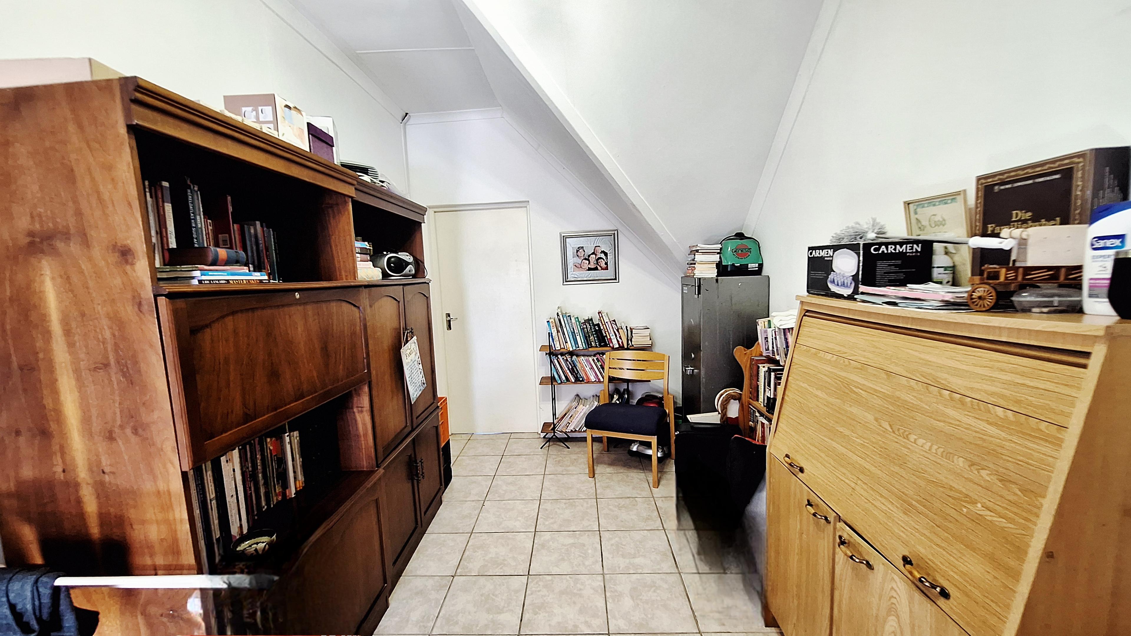 Image 4 of 6