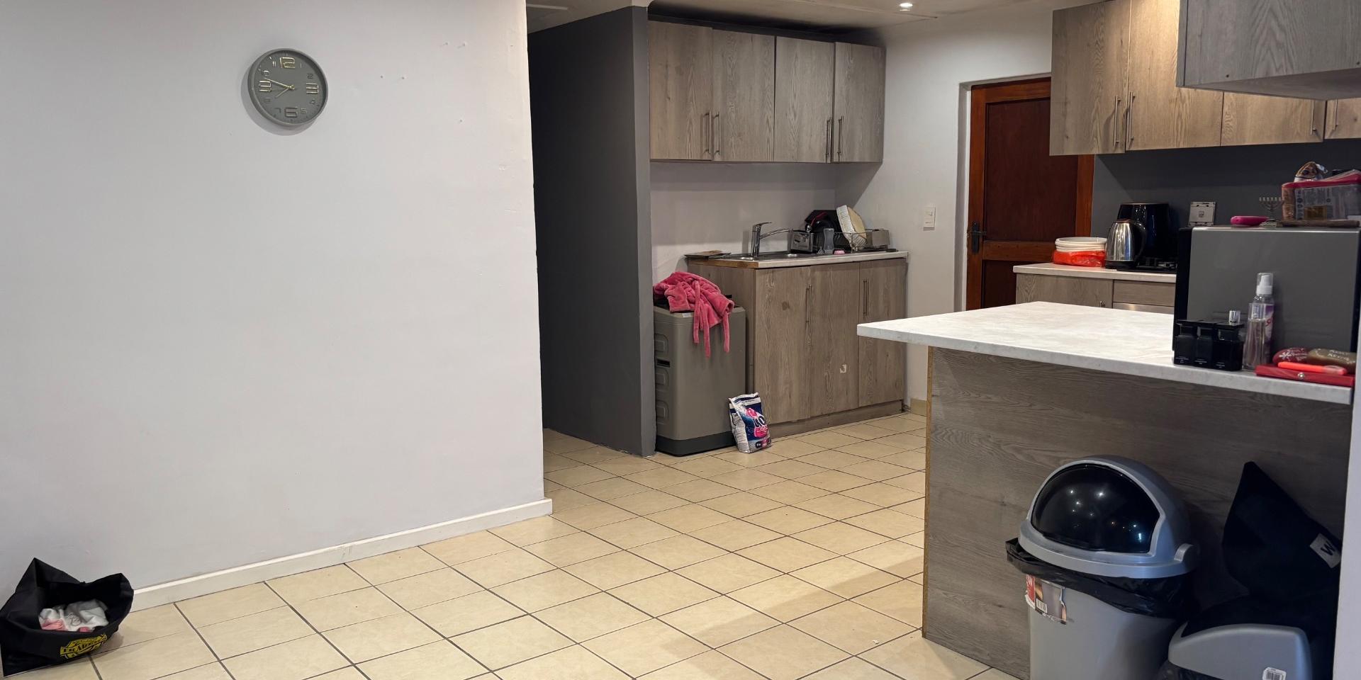 Image 4 of 6