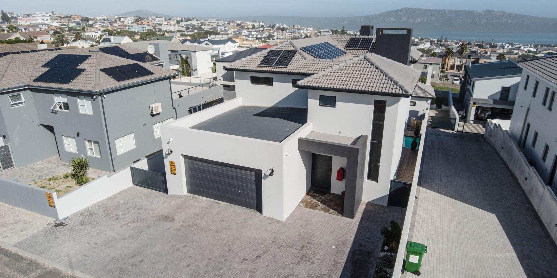 Image 4 of 6