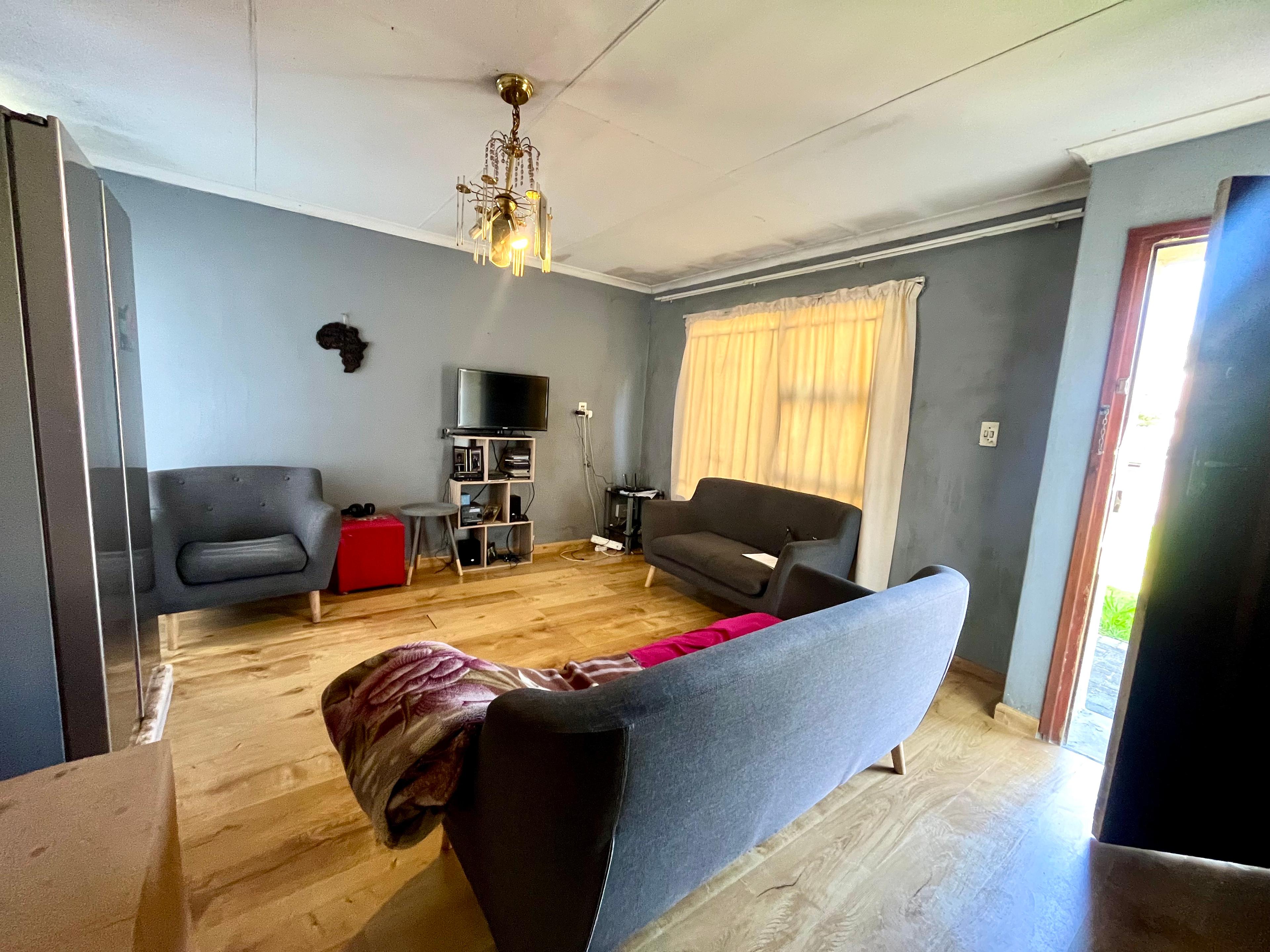 Image 4 of 6