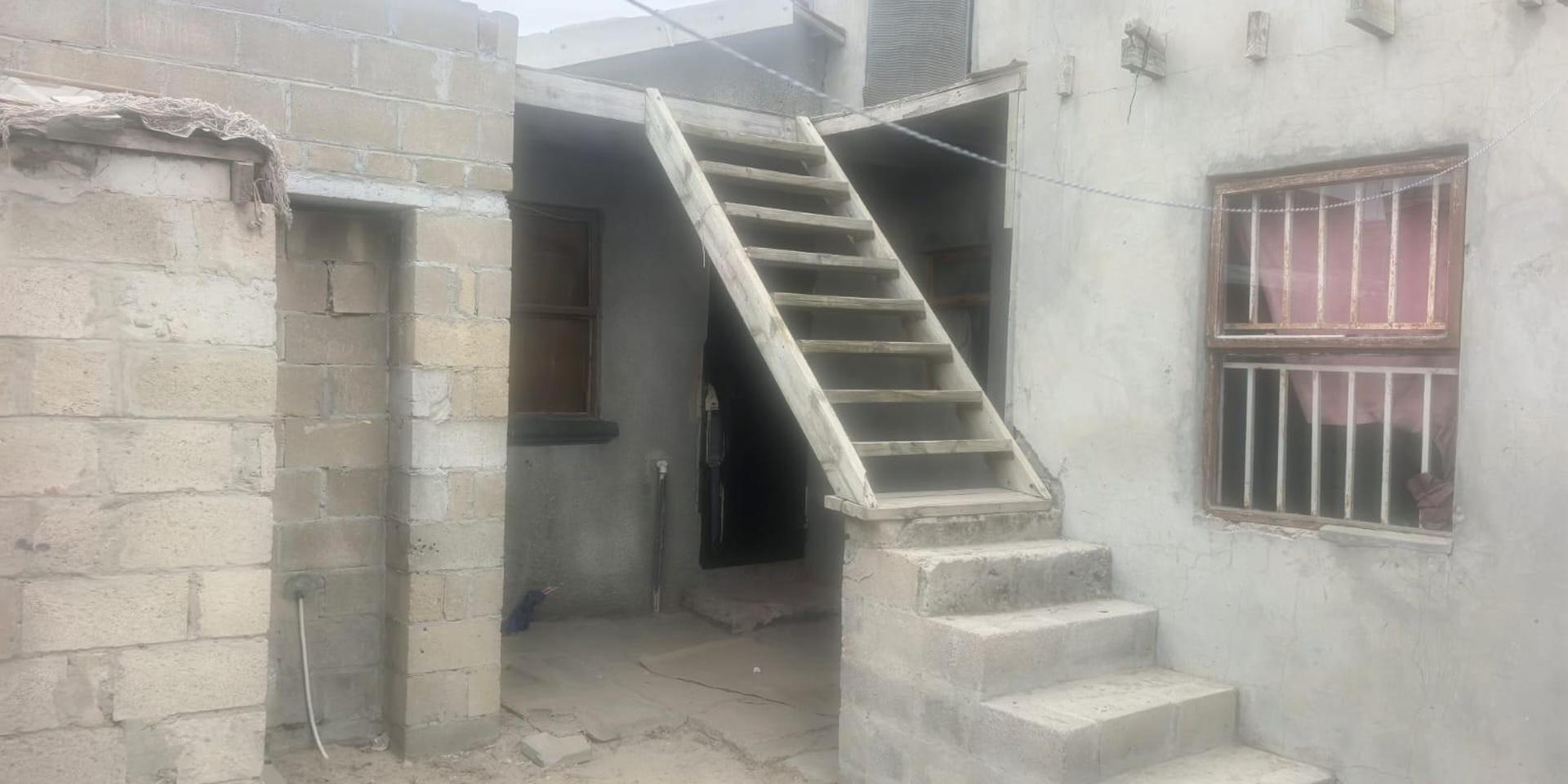 Image 3 of 6