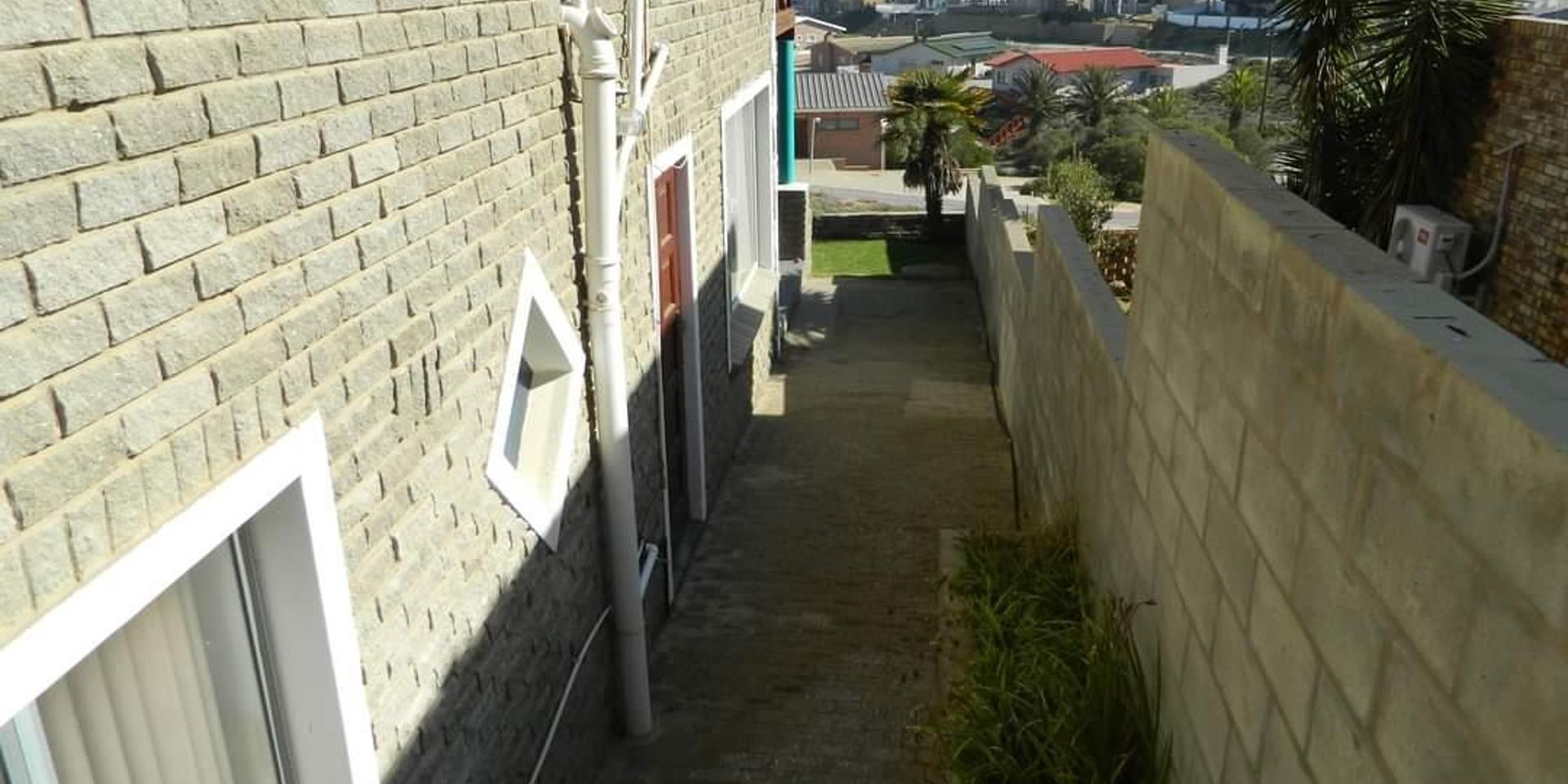 Image 4 of 6