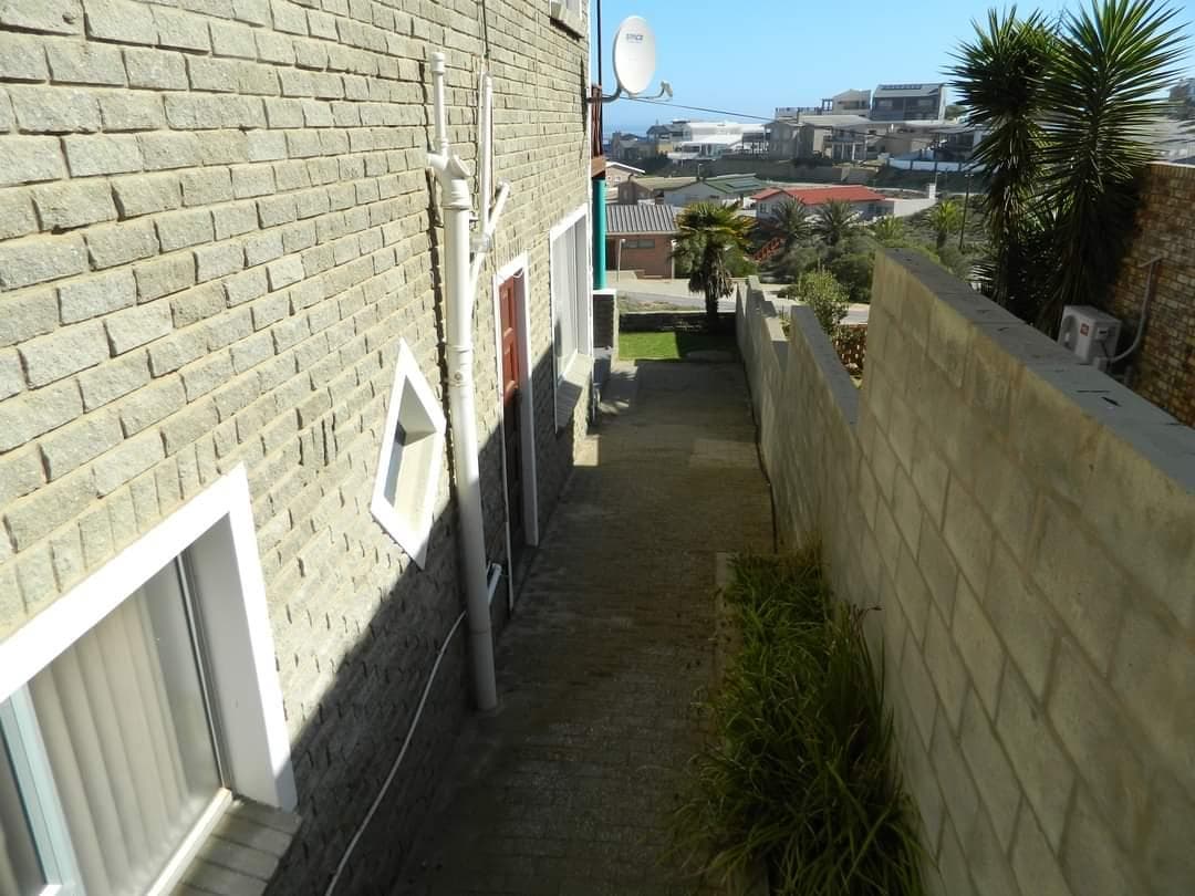 Image 4 of 6