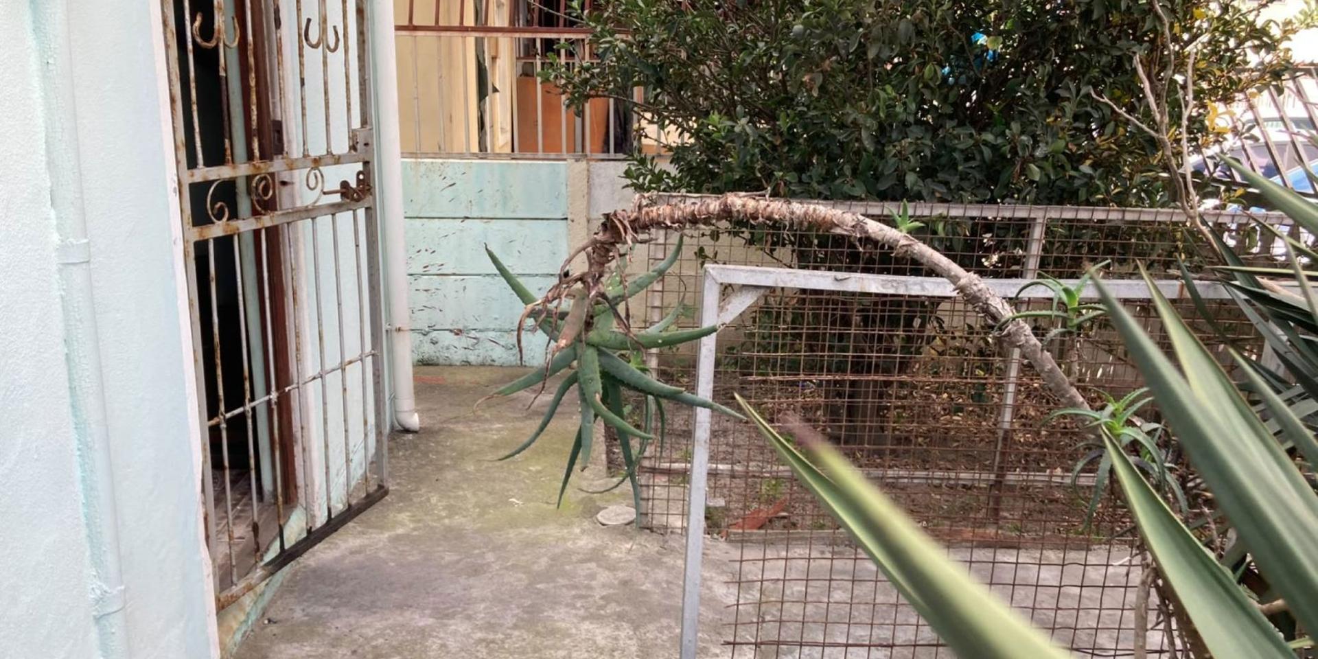 Image 3 of 6