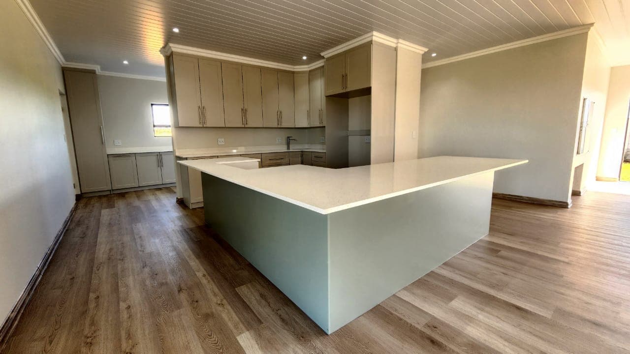 Image 3 of 6