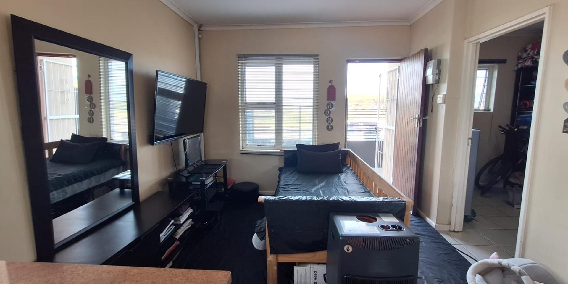 Image 3 of 6