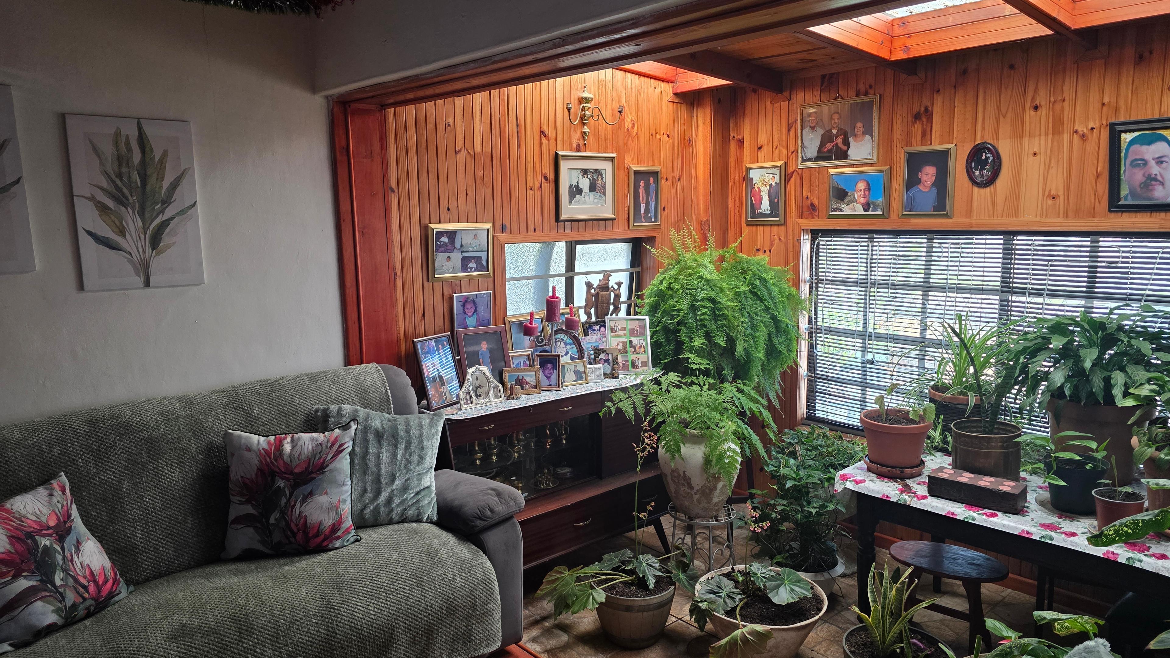 Image 4 of 6