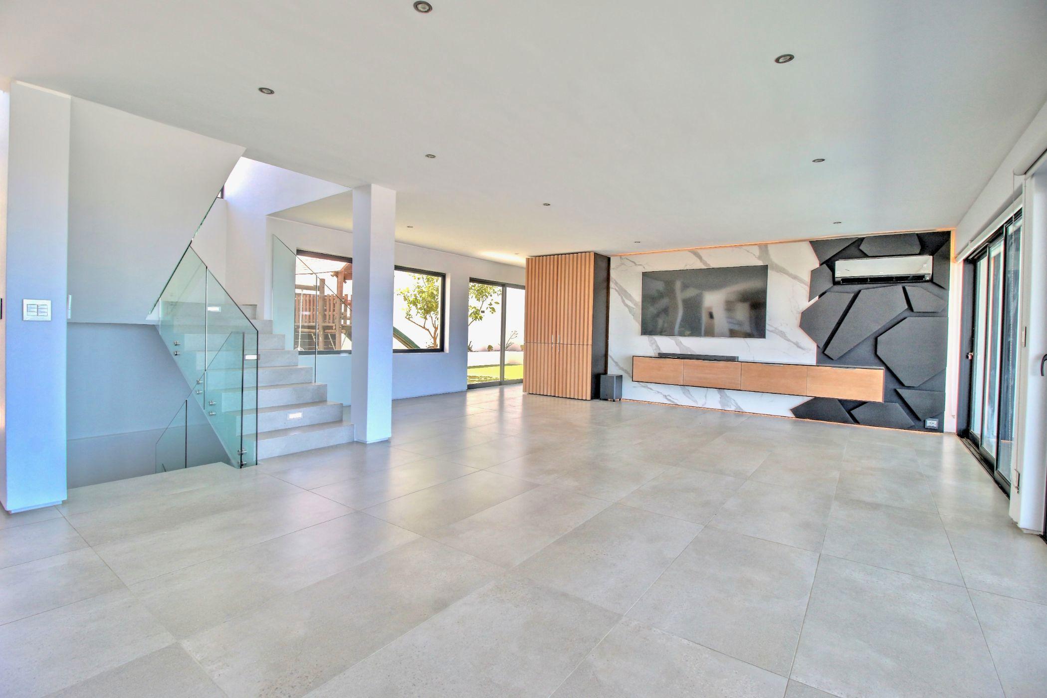 Image 5 of 6