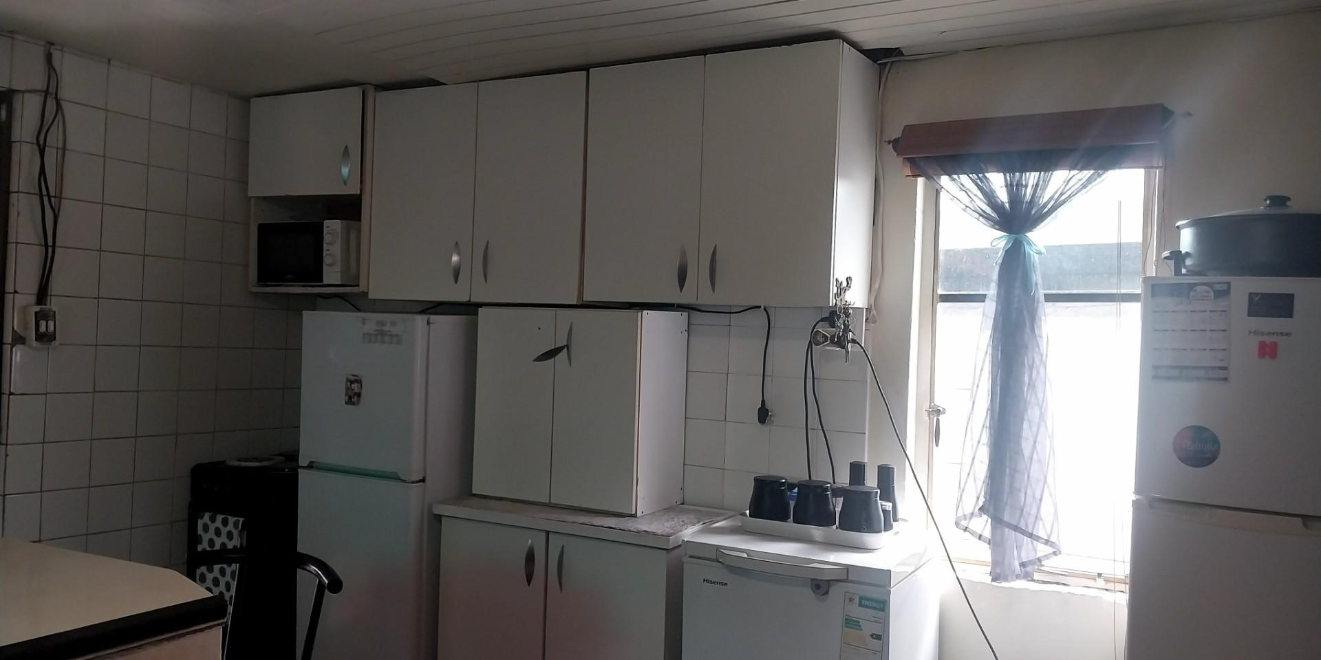 Image 4 of 6