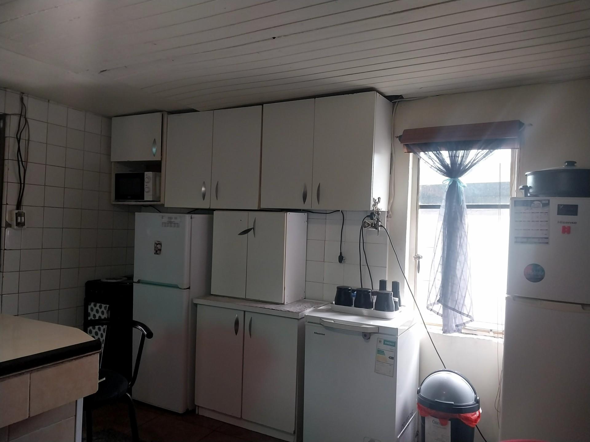 Image 4 of 6