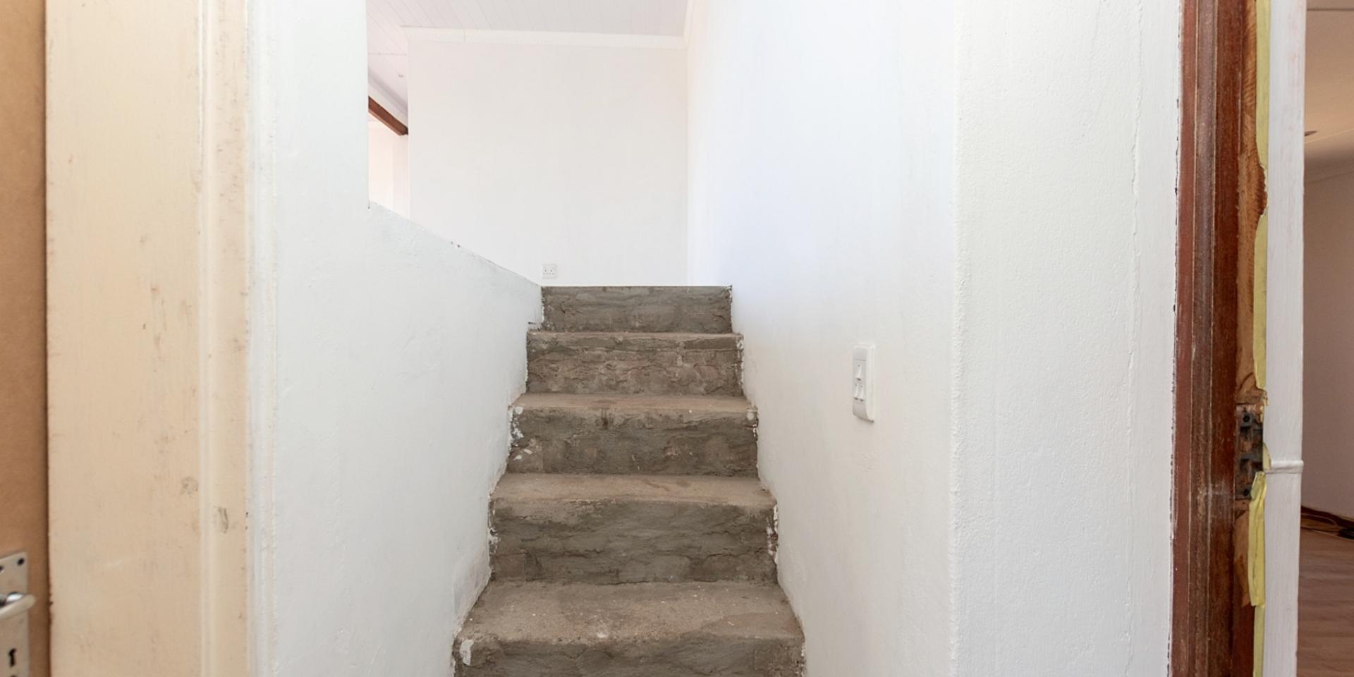 Image 2 of 6