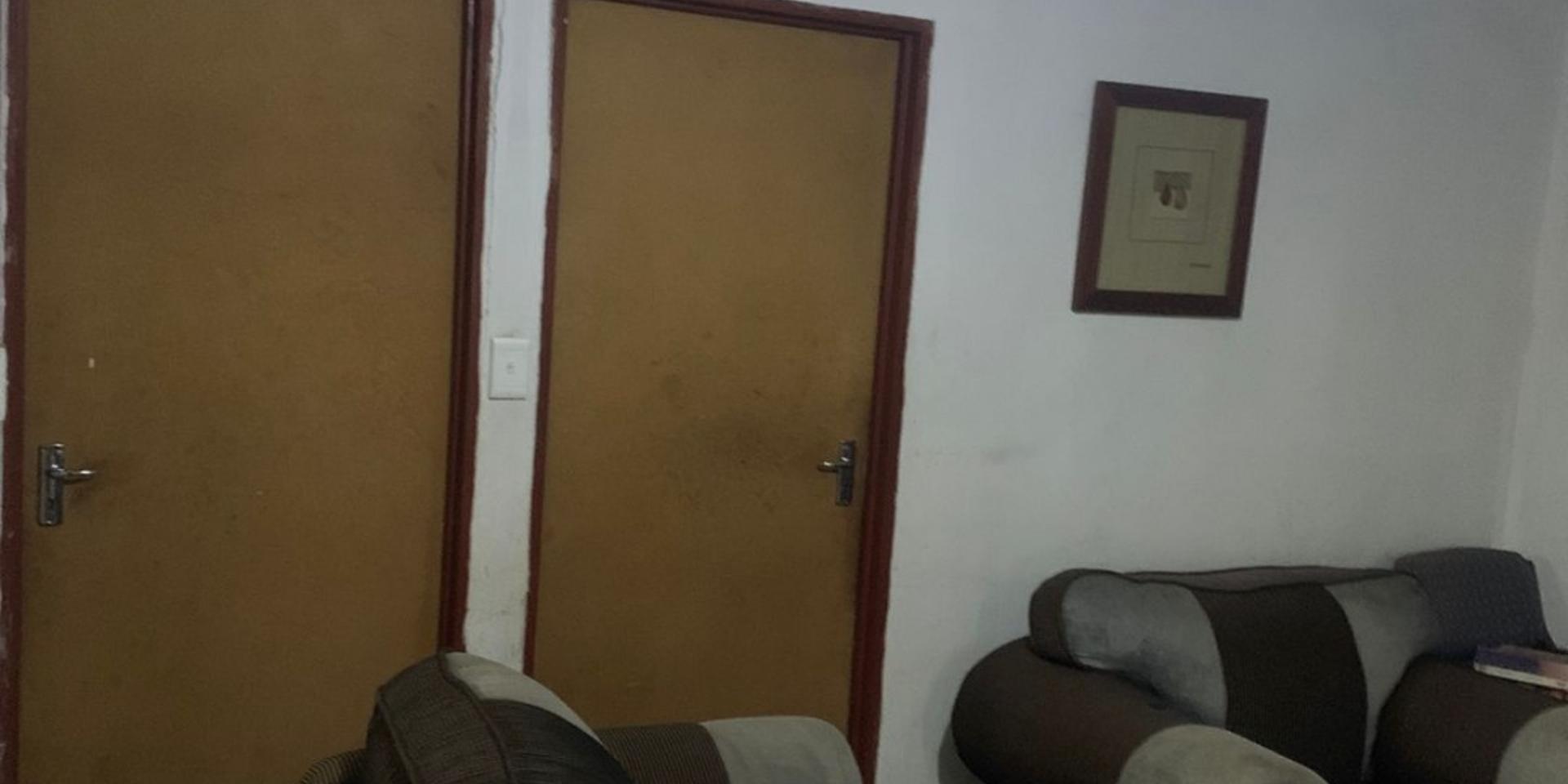 Image 4 of 6