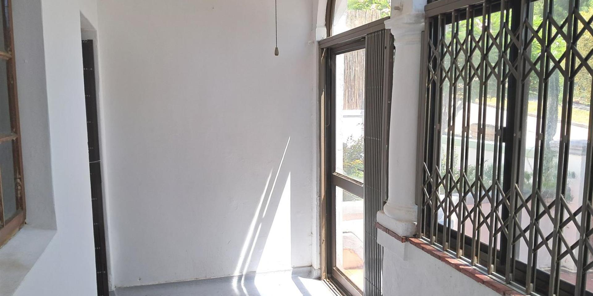 Image 4 of 6