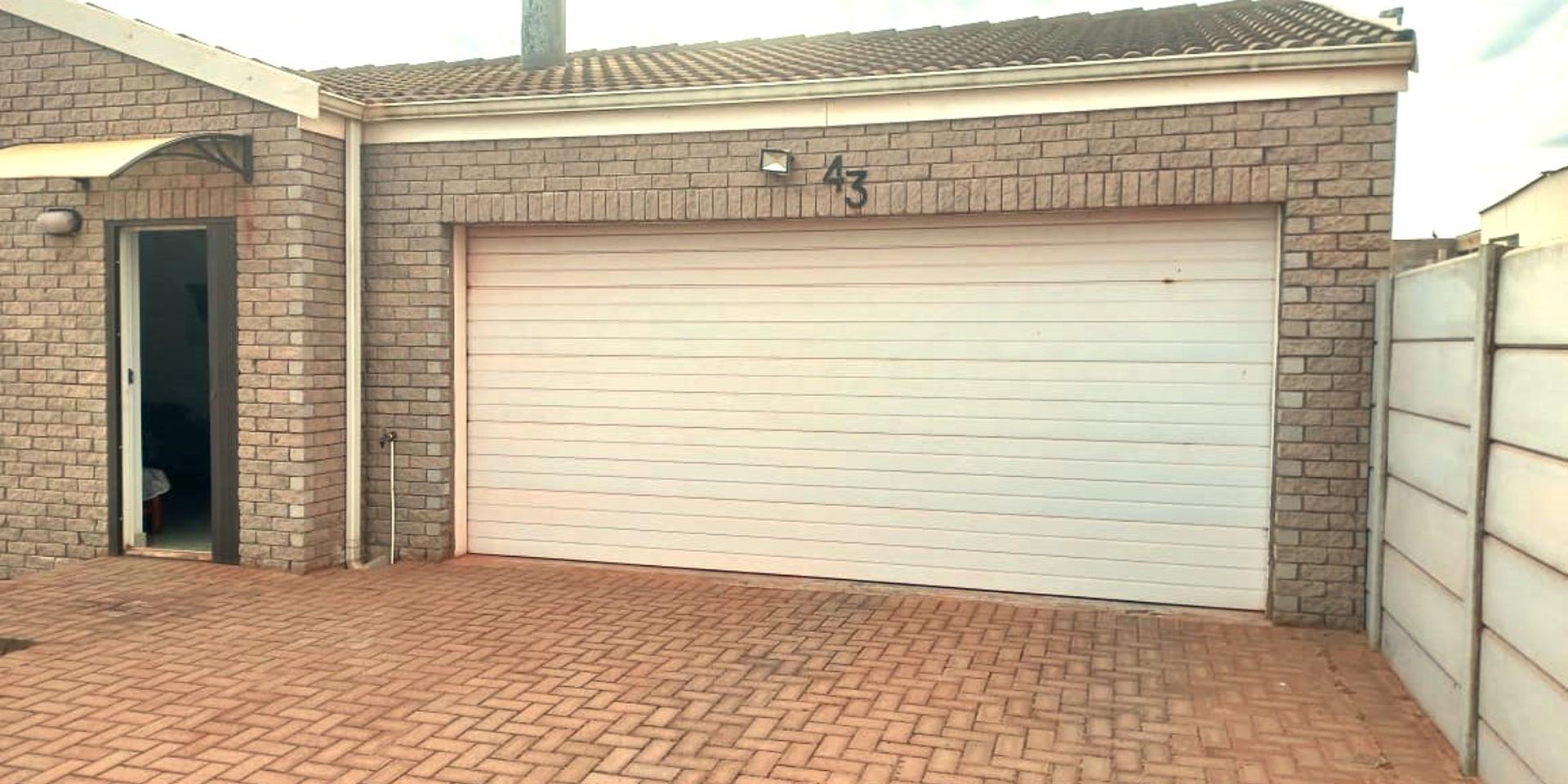 Image 4 of 6