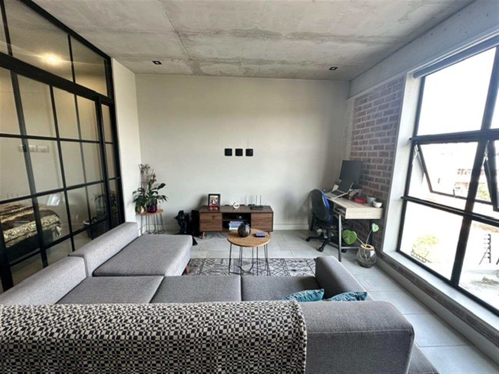 Image 2 of 6