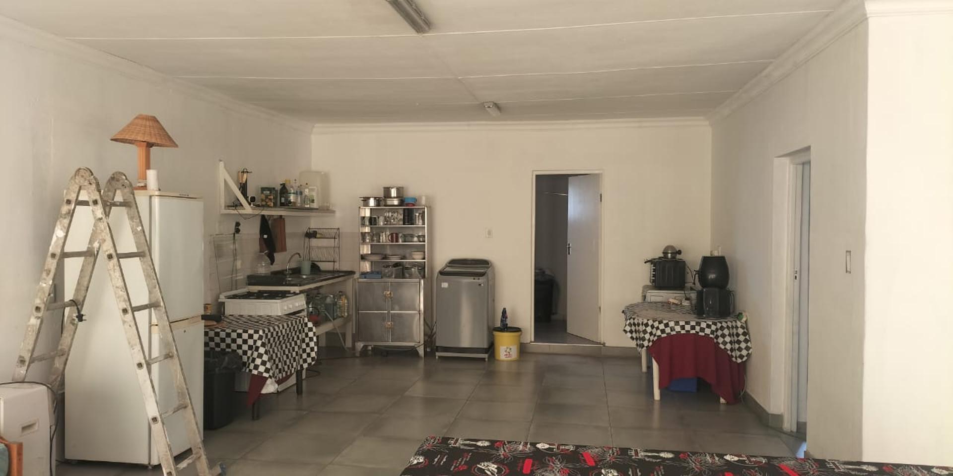 Image 3 of 6