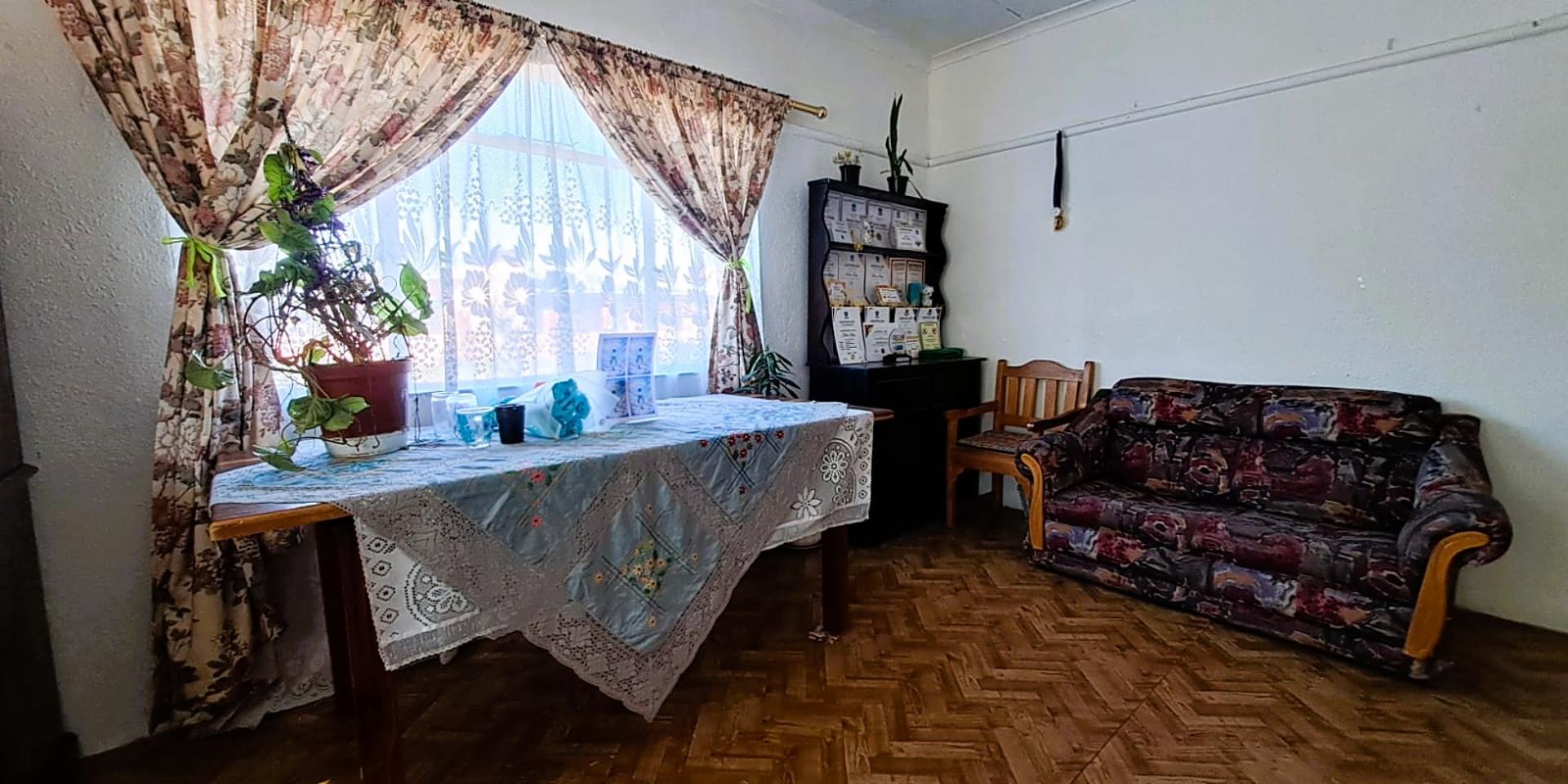 Image 4 of 6