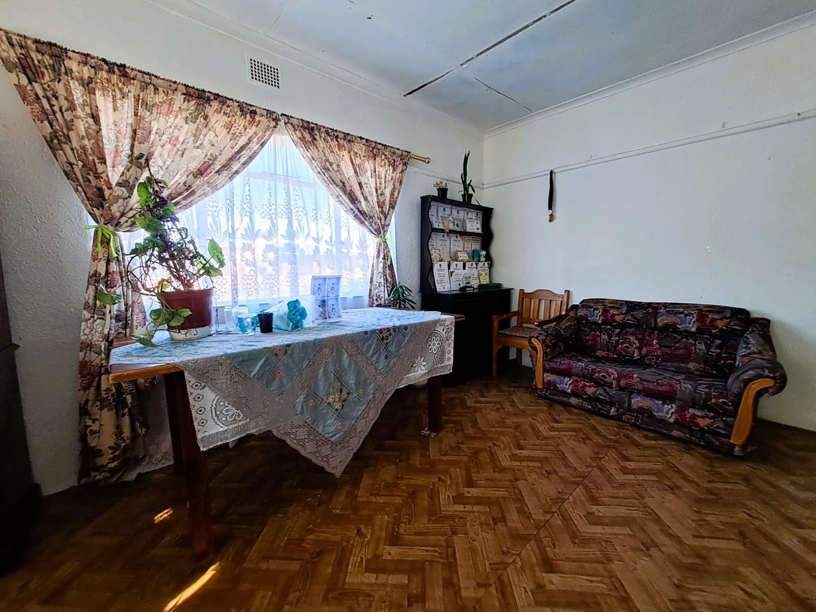 Image 4 of 6