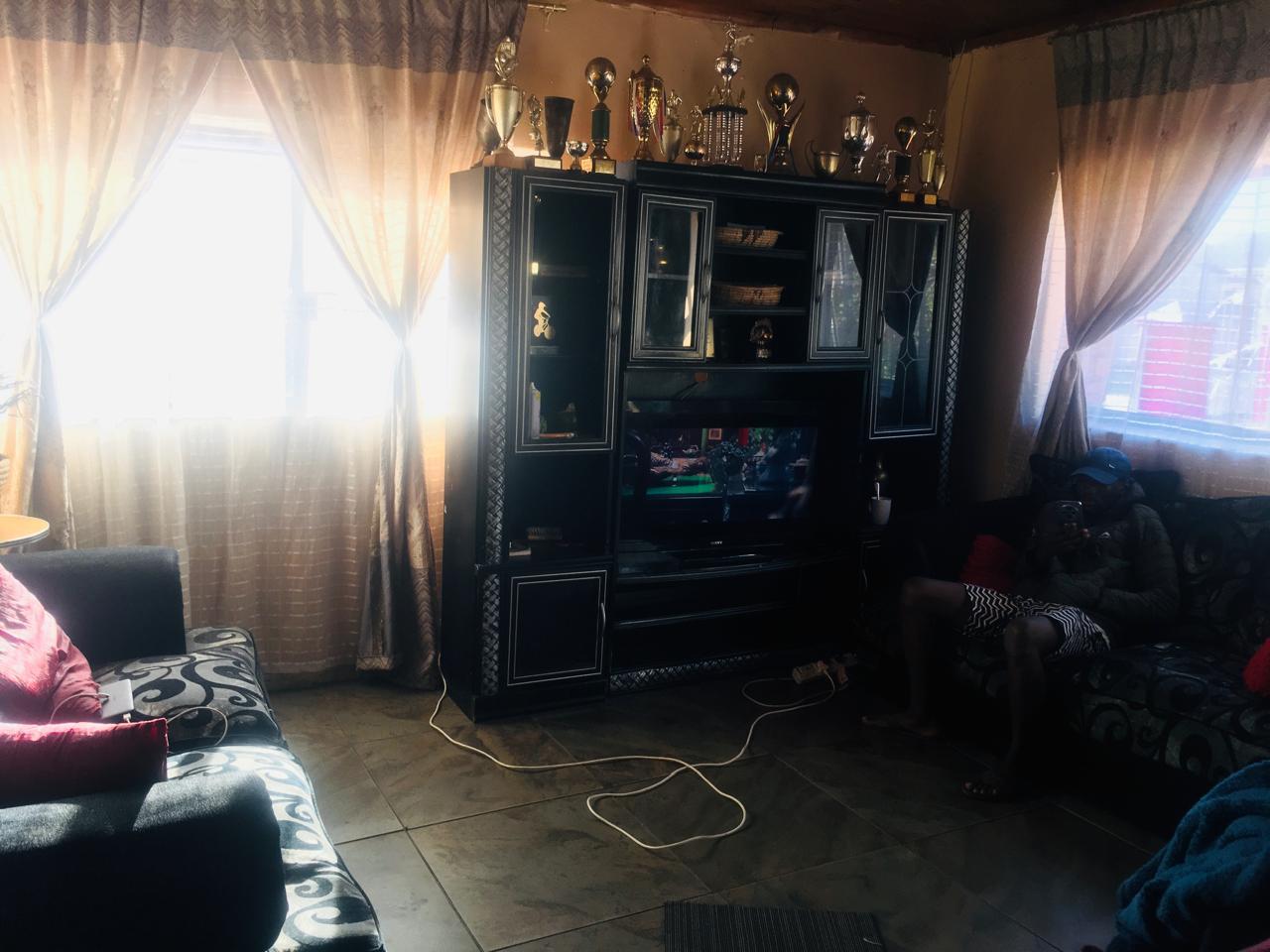 Image 3 of 6