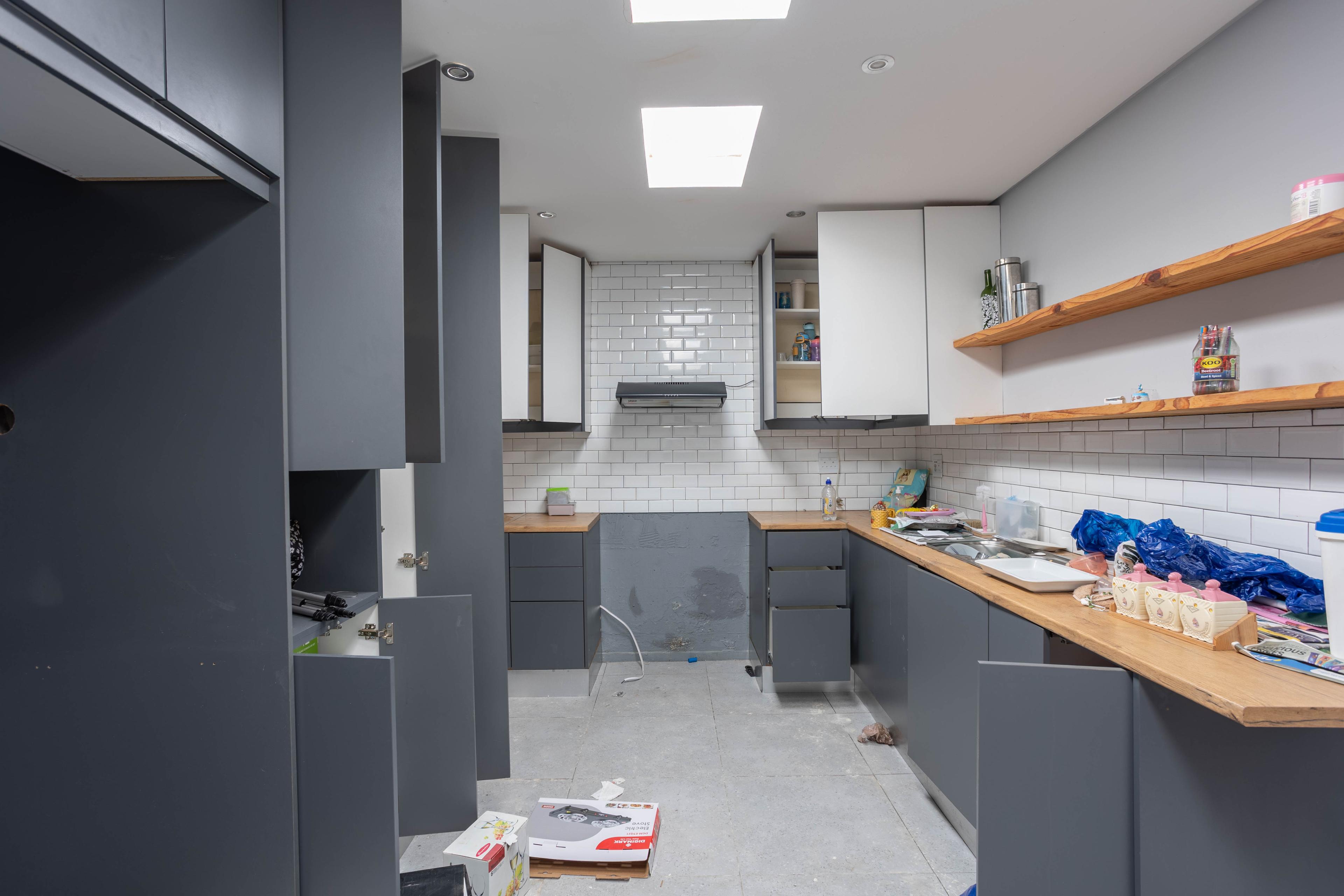 Image 2 of 6