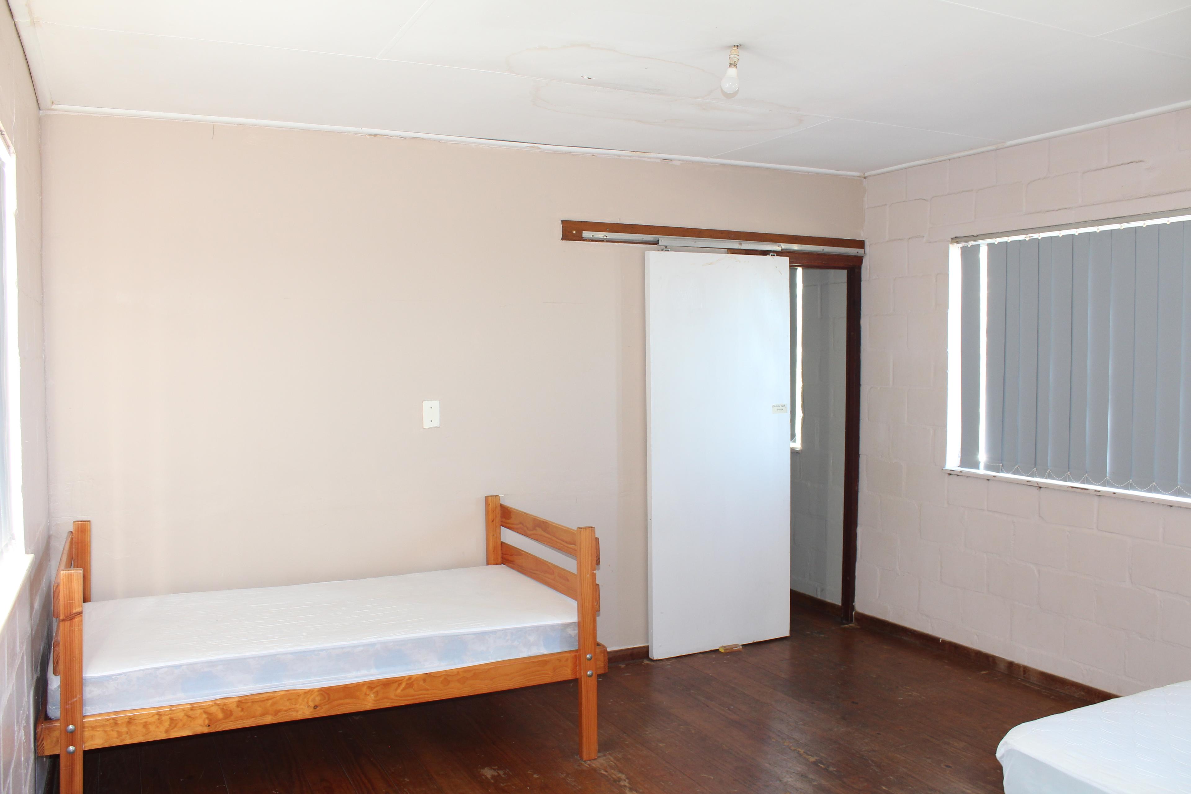 Image 4 of 6