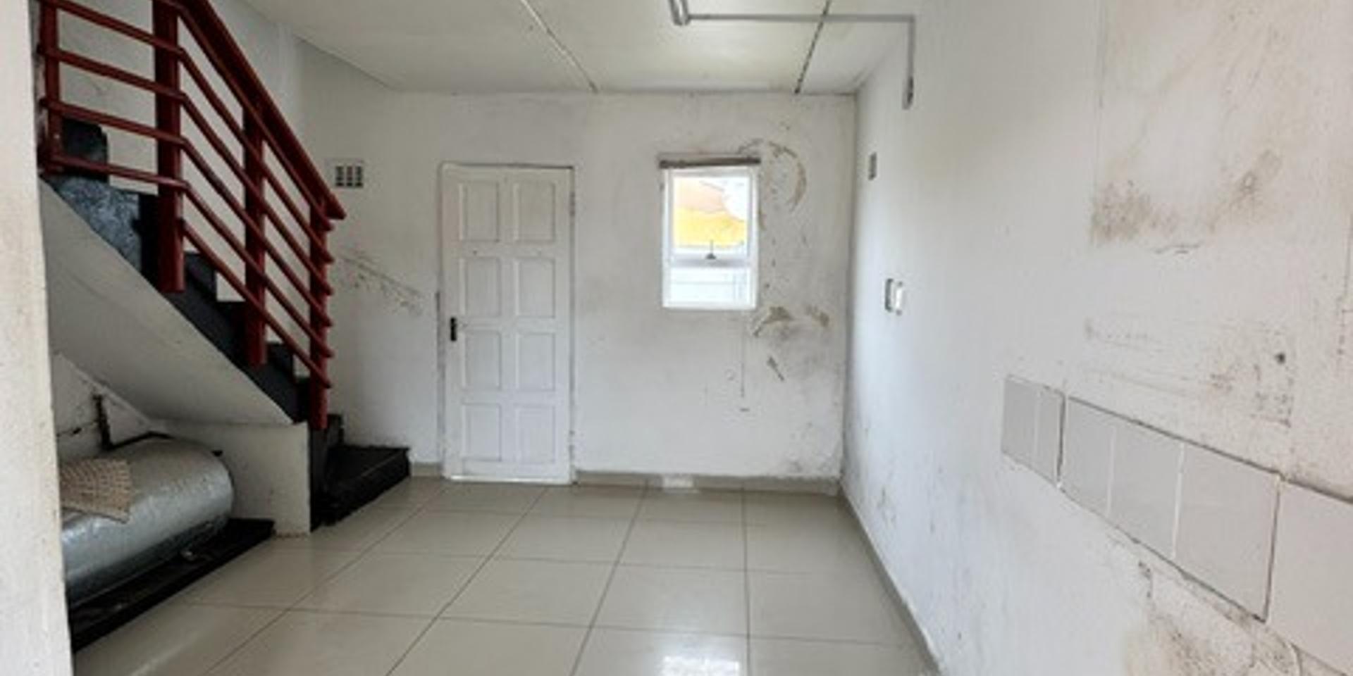 Image 2 of 6
