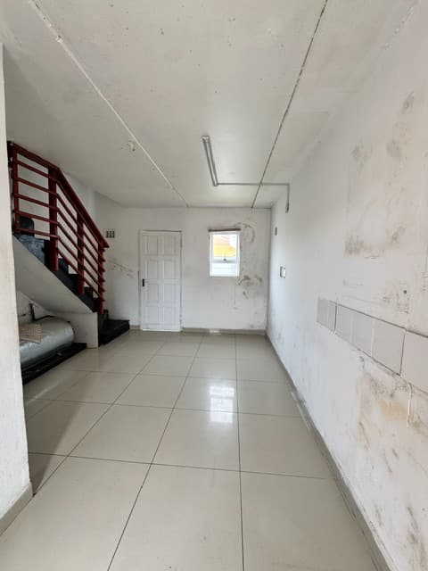 Image 2 of 6