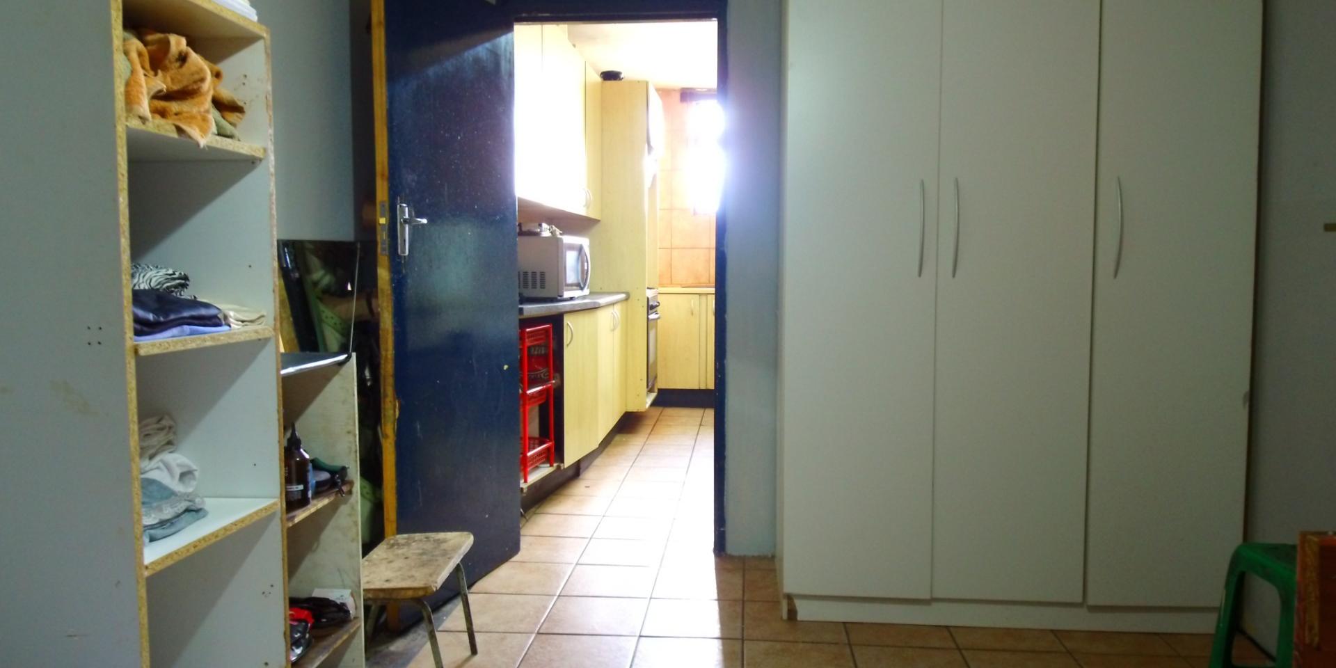 Image 4 of 6