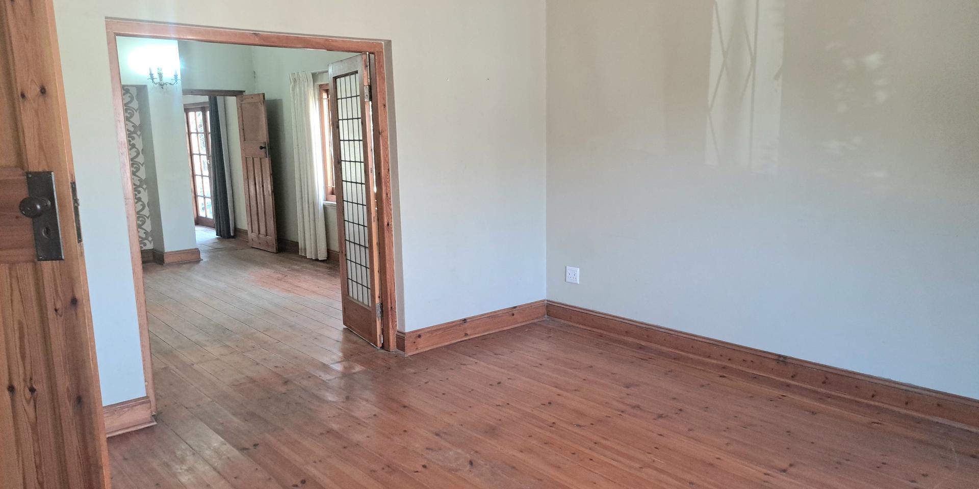 Image 4 of 6
