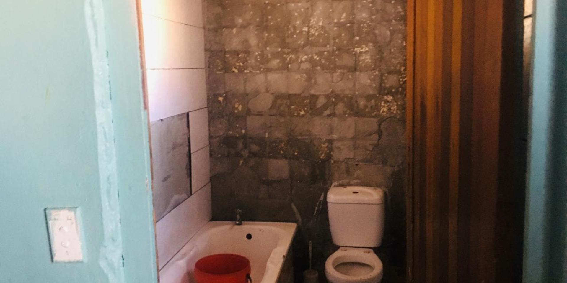 Image 2 of 6