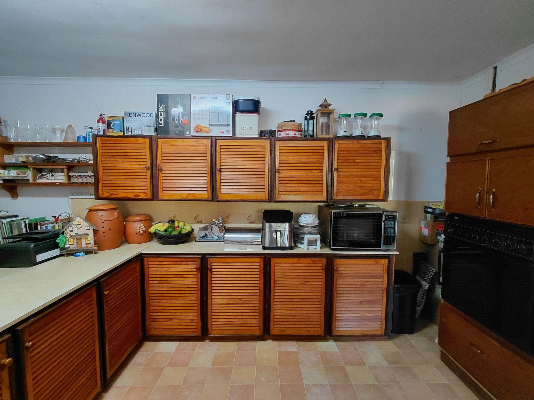Image 4 of 6