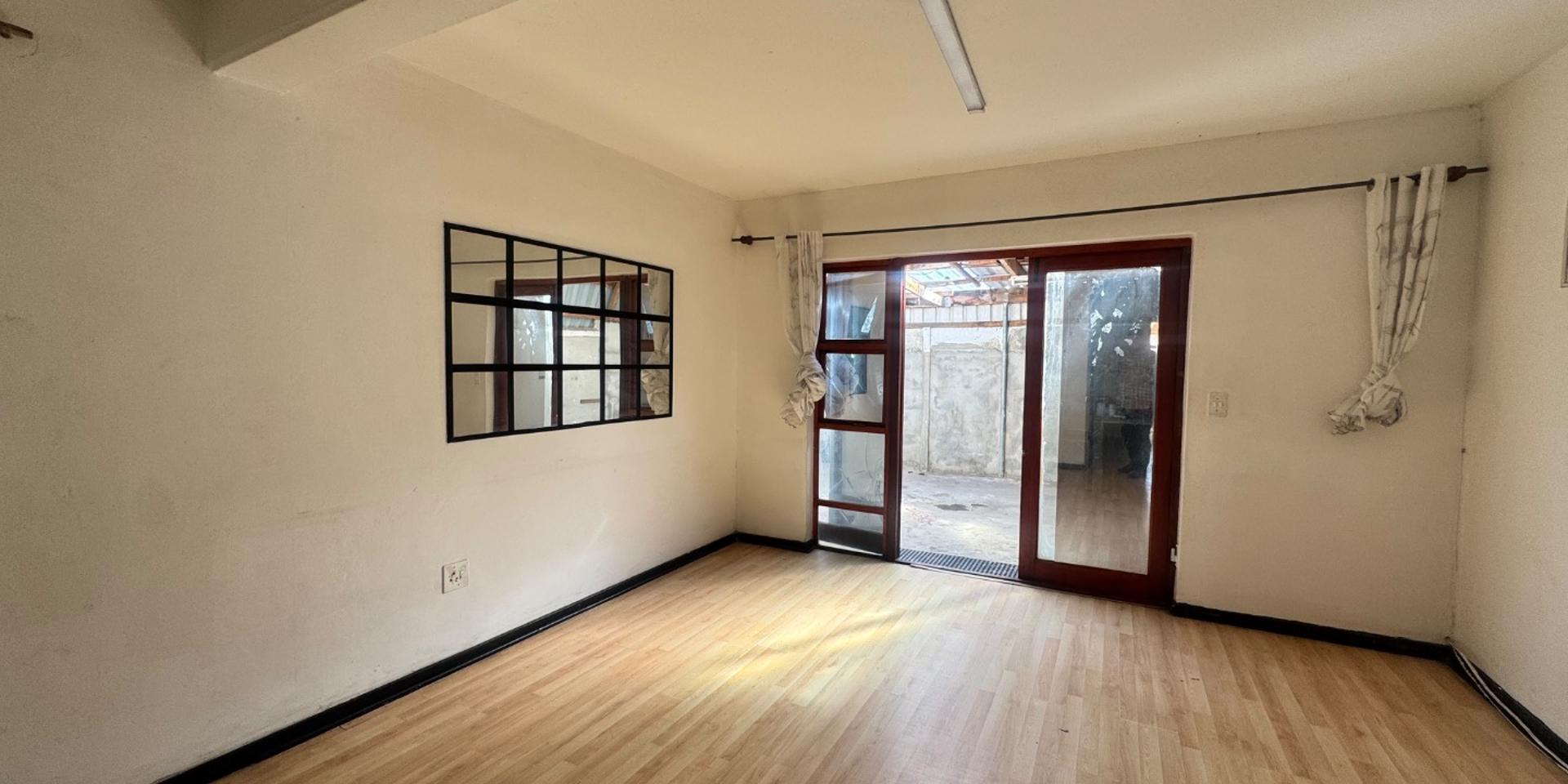 Image 4 of 6