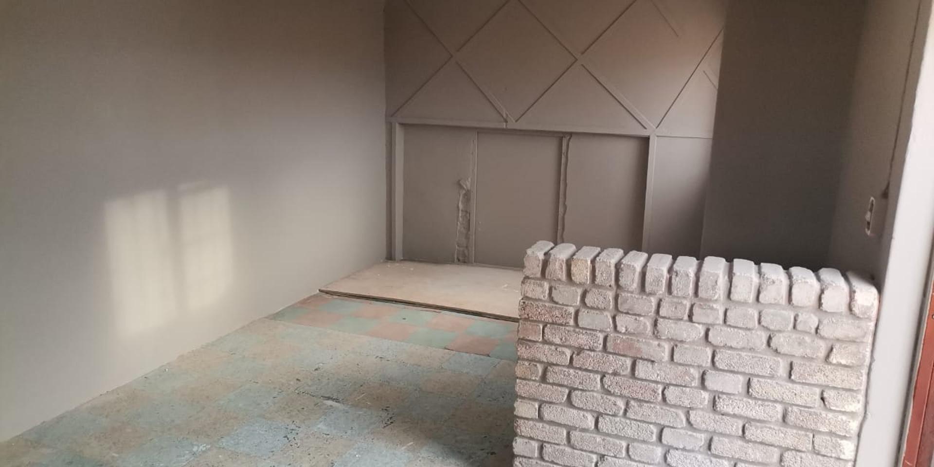 Image 2 of 6