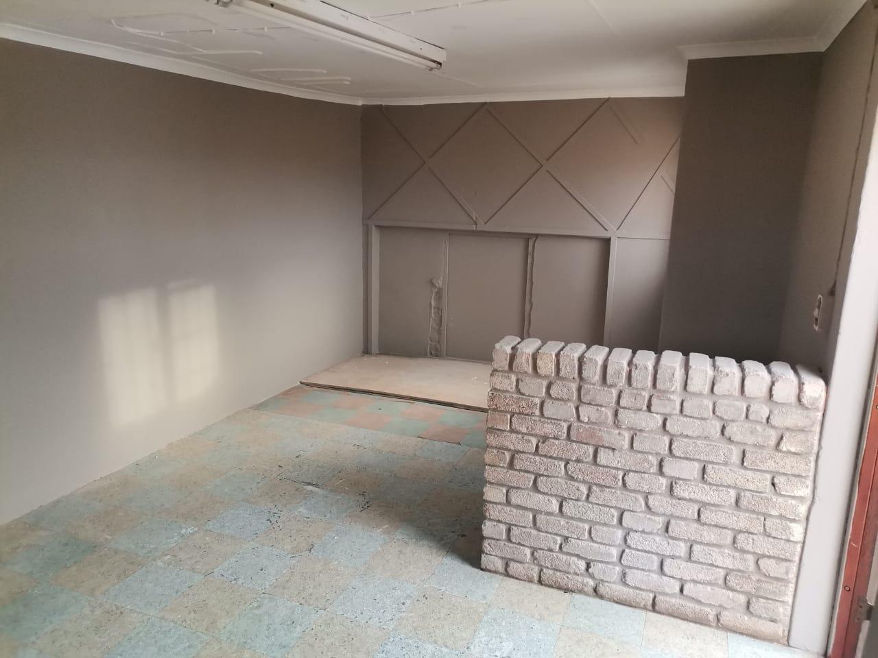 Image 2 of 6