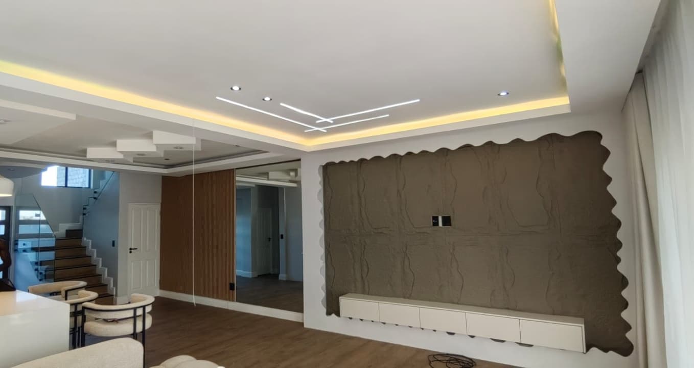 Image 2 of 6