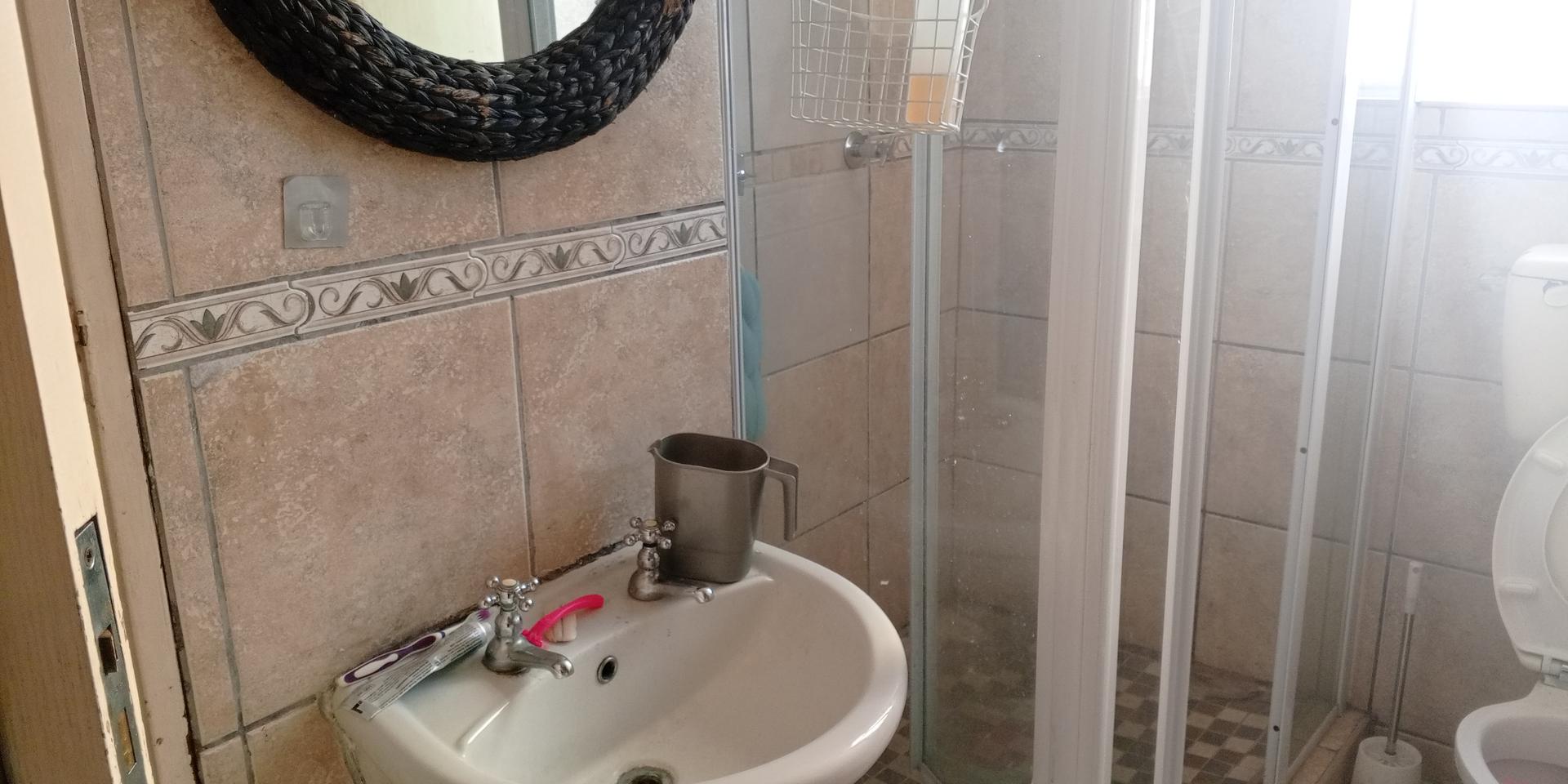 Image 4 of 6