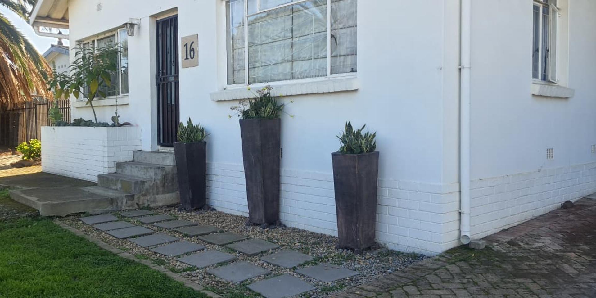 Image 2 of 6