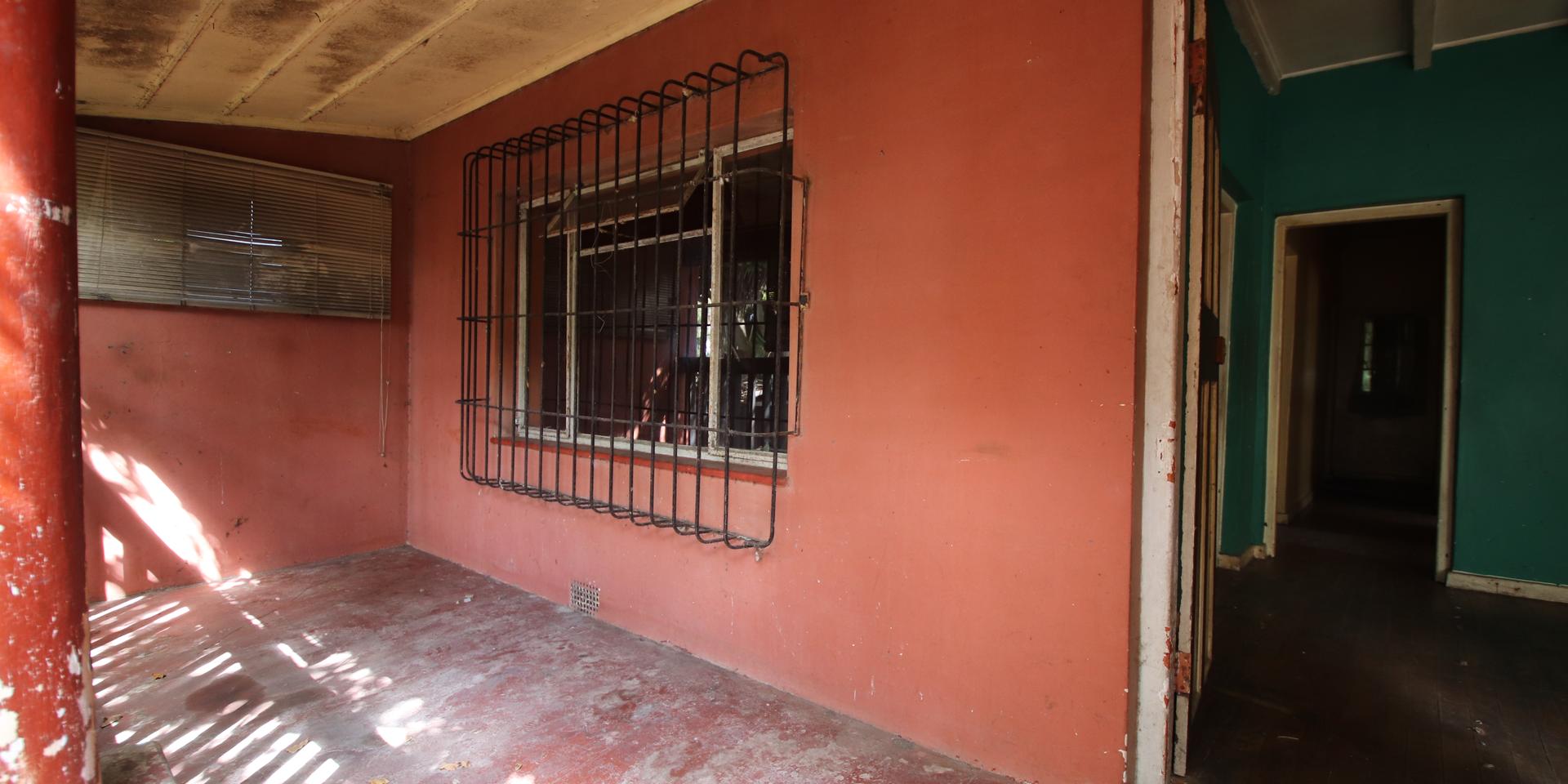 Image 4 of 6