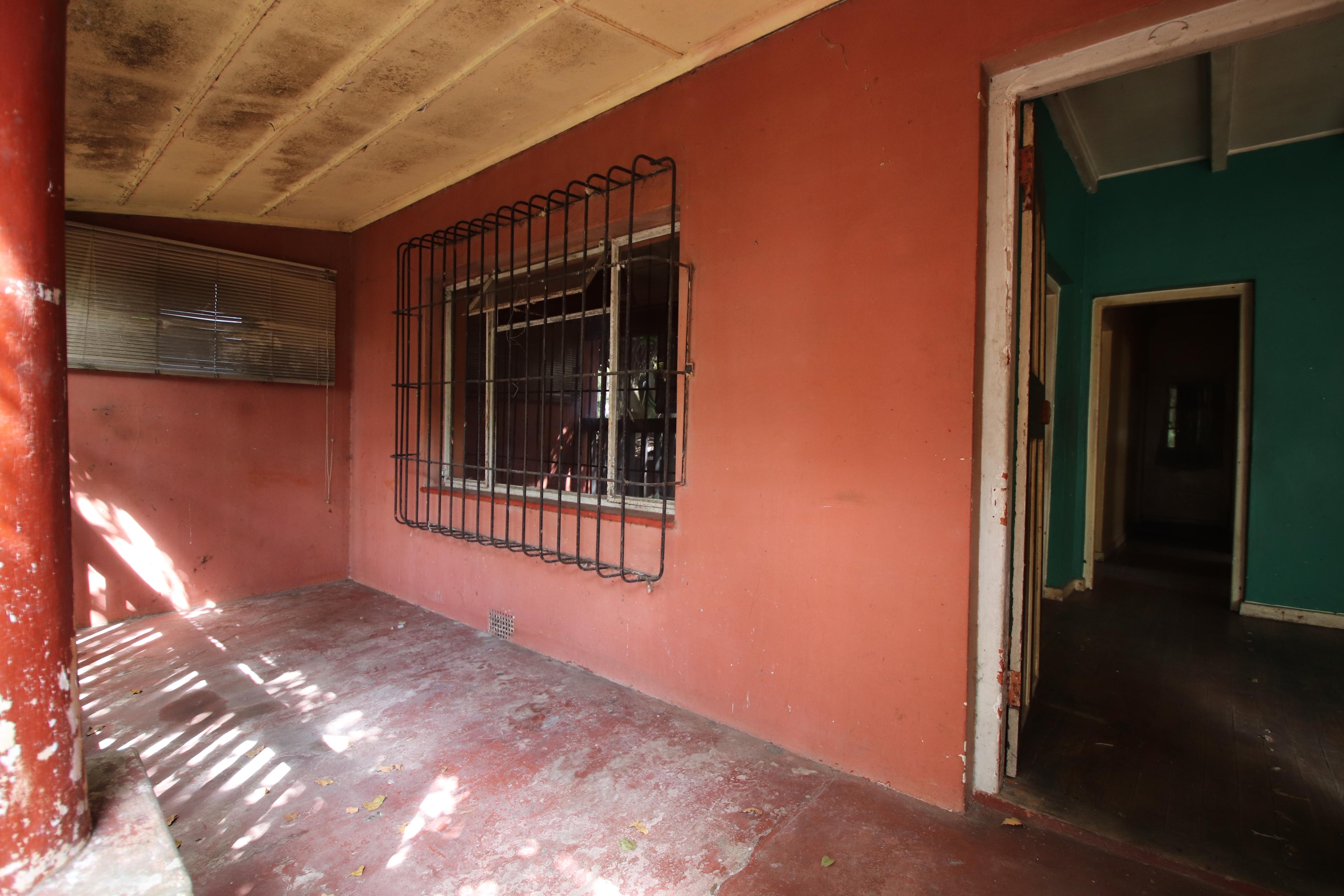 Image 4 of 6