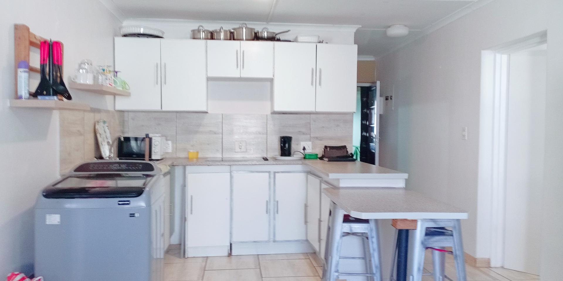 Image 4 of 6