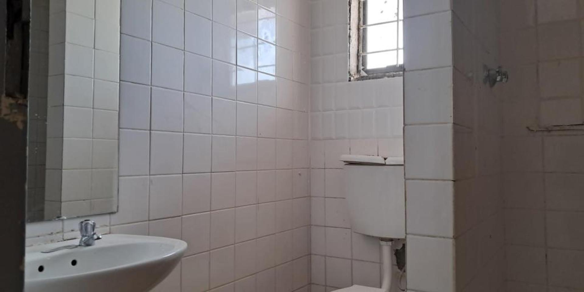 Image 3 of 6