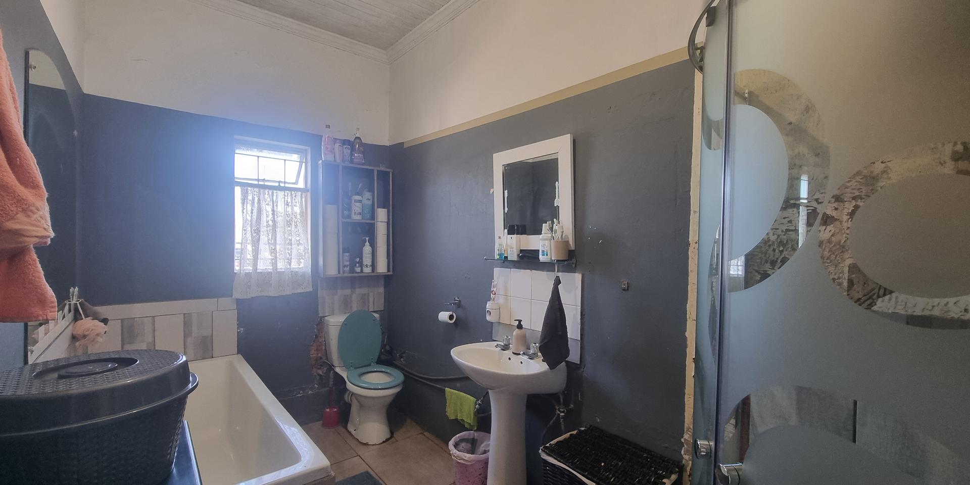 Image 4 of 6