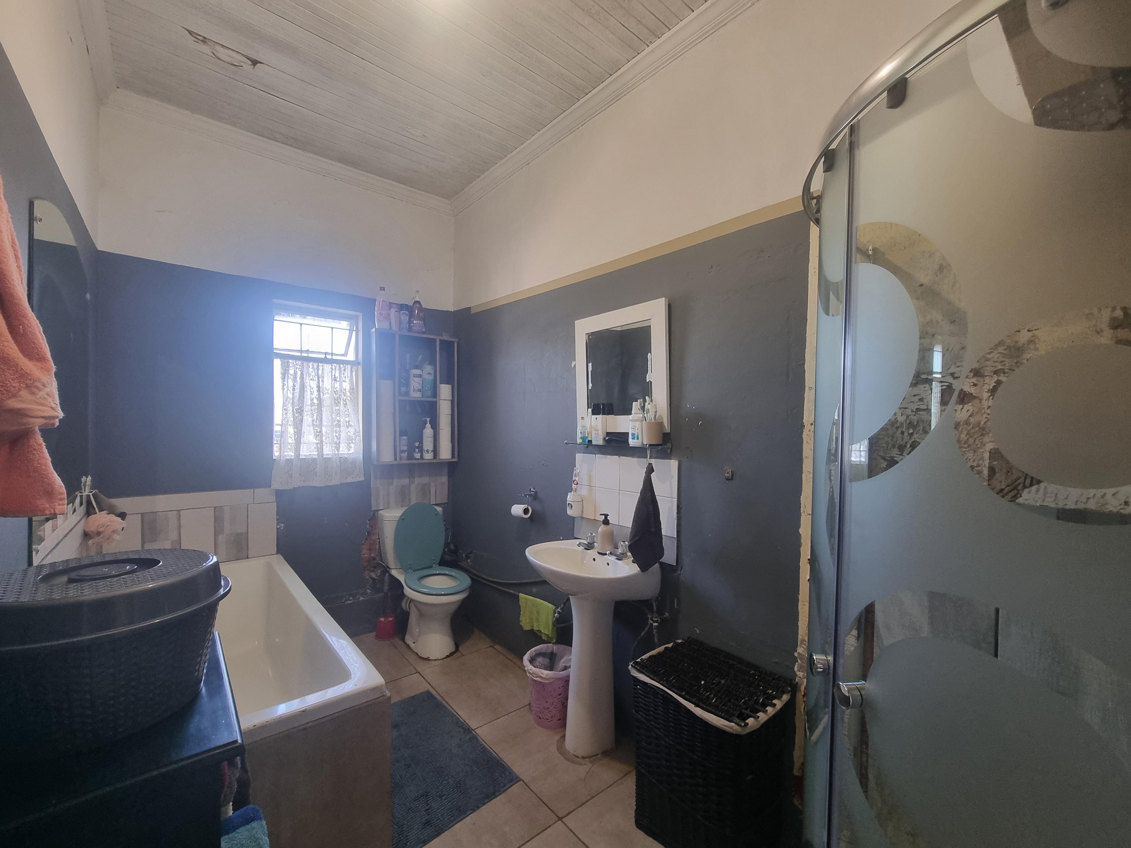 Image 4 of 6
