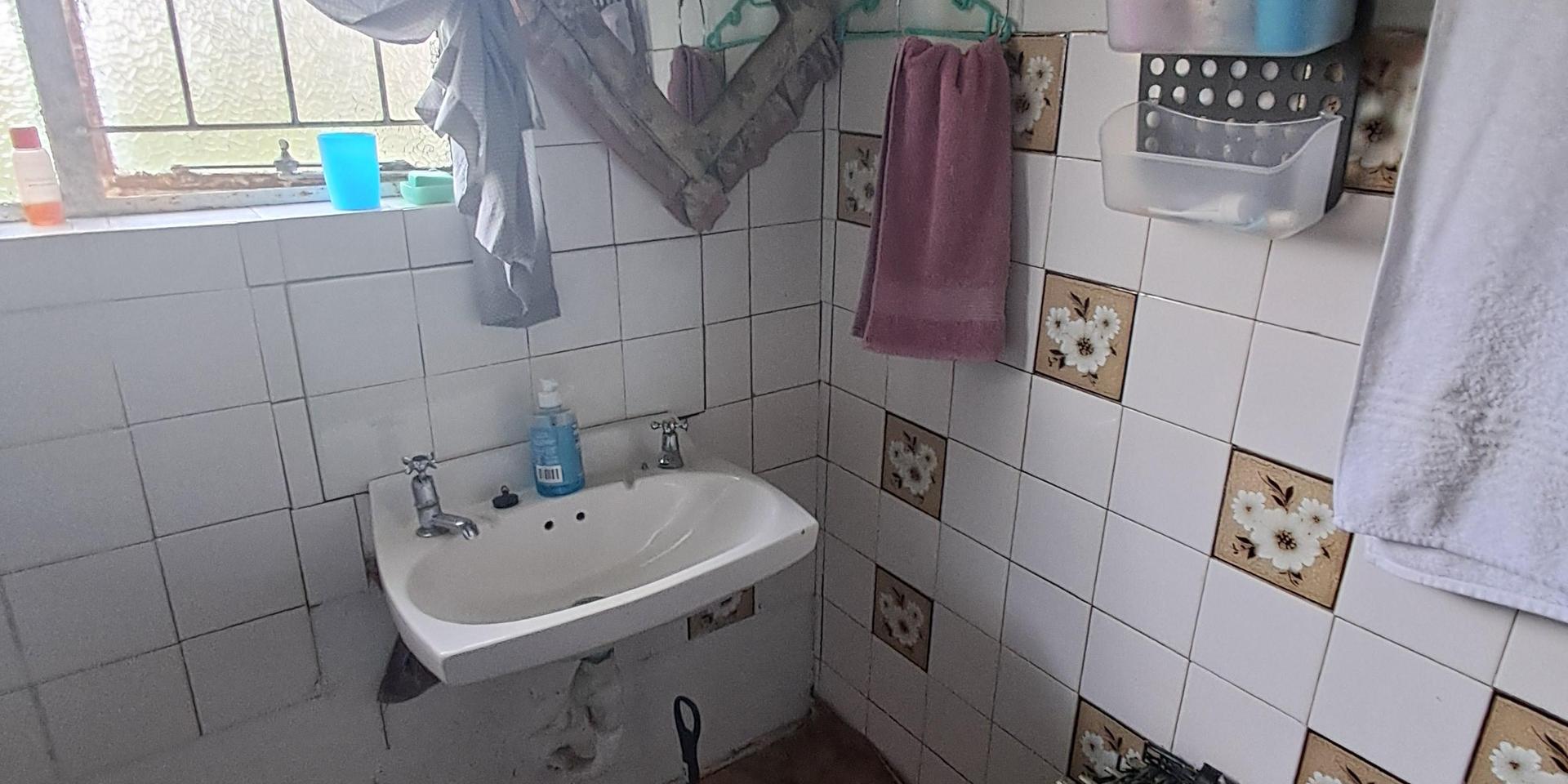 Image 3 of 6