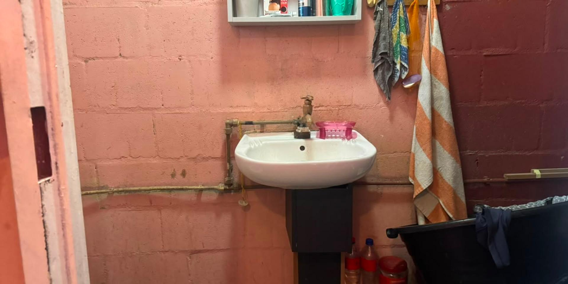 Image 2 of 6