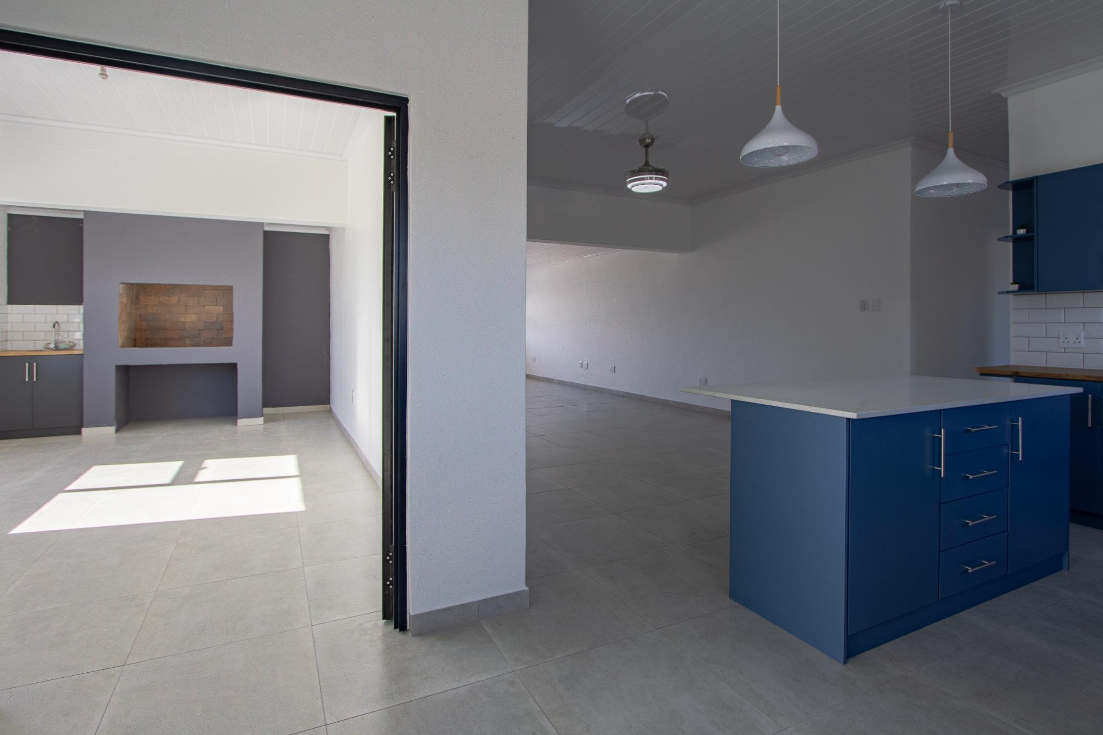 Image 4 of 6