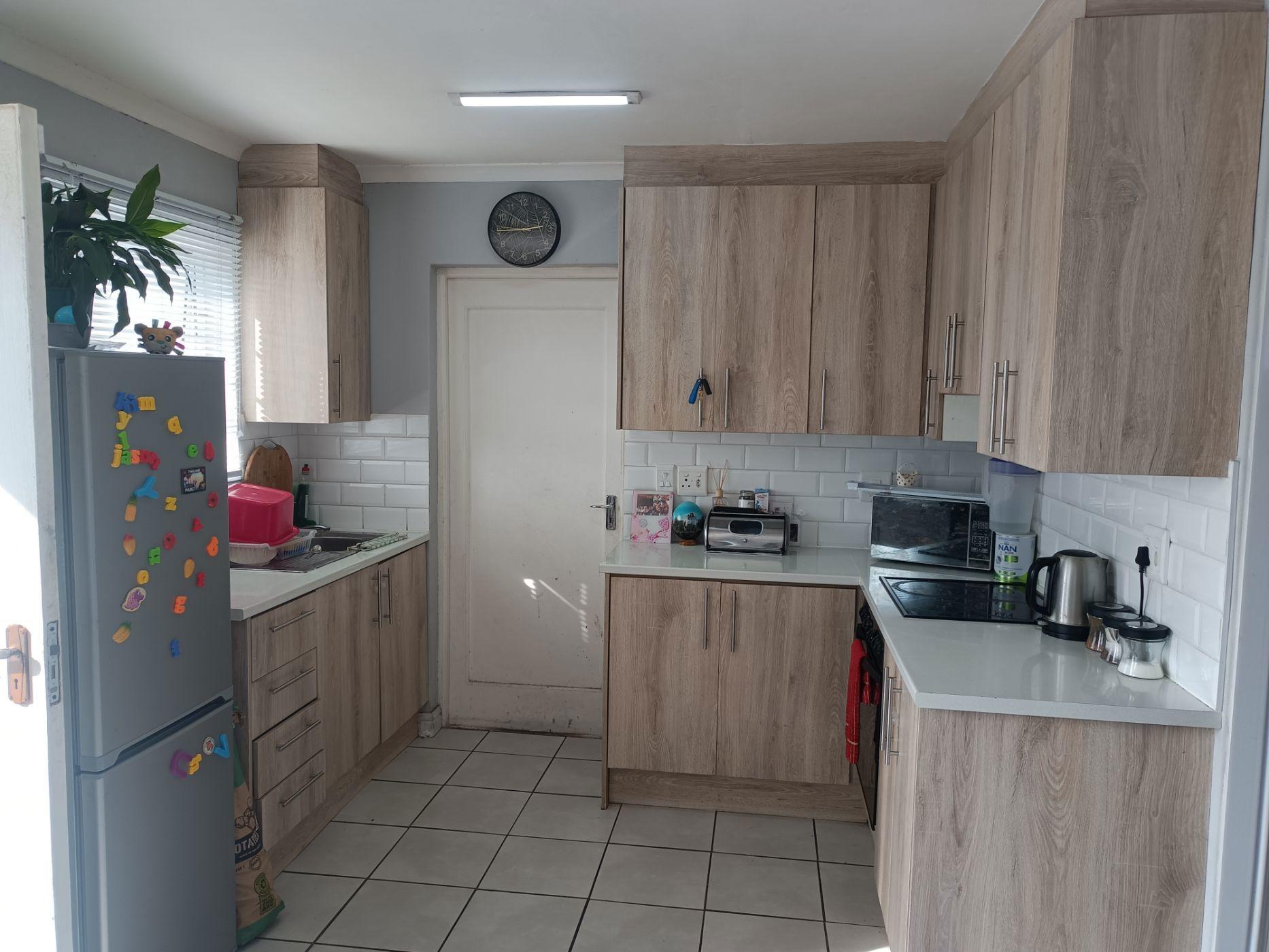 Image 3 of 6