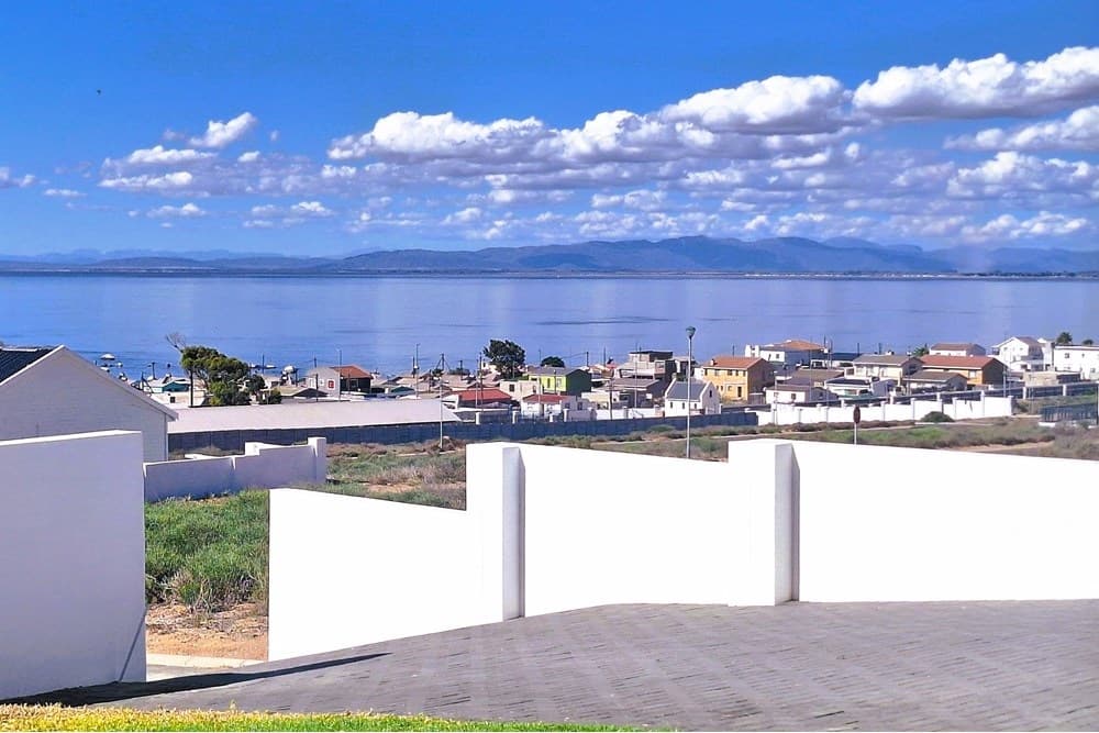 Image 2 of 6