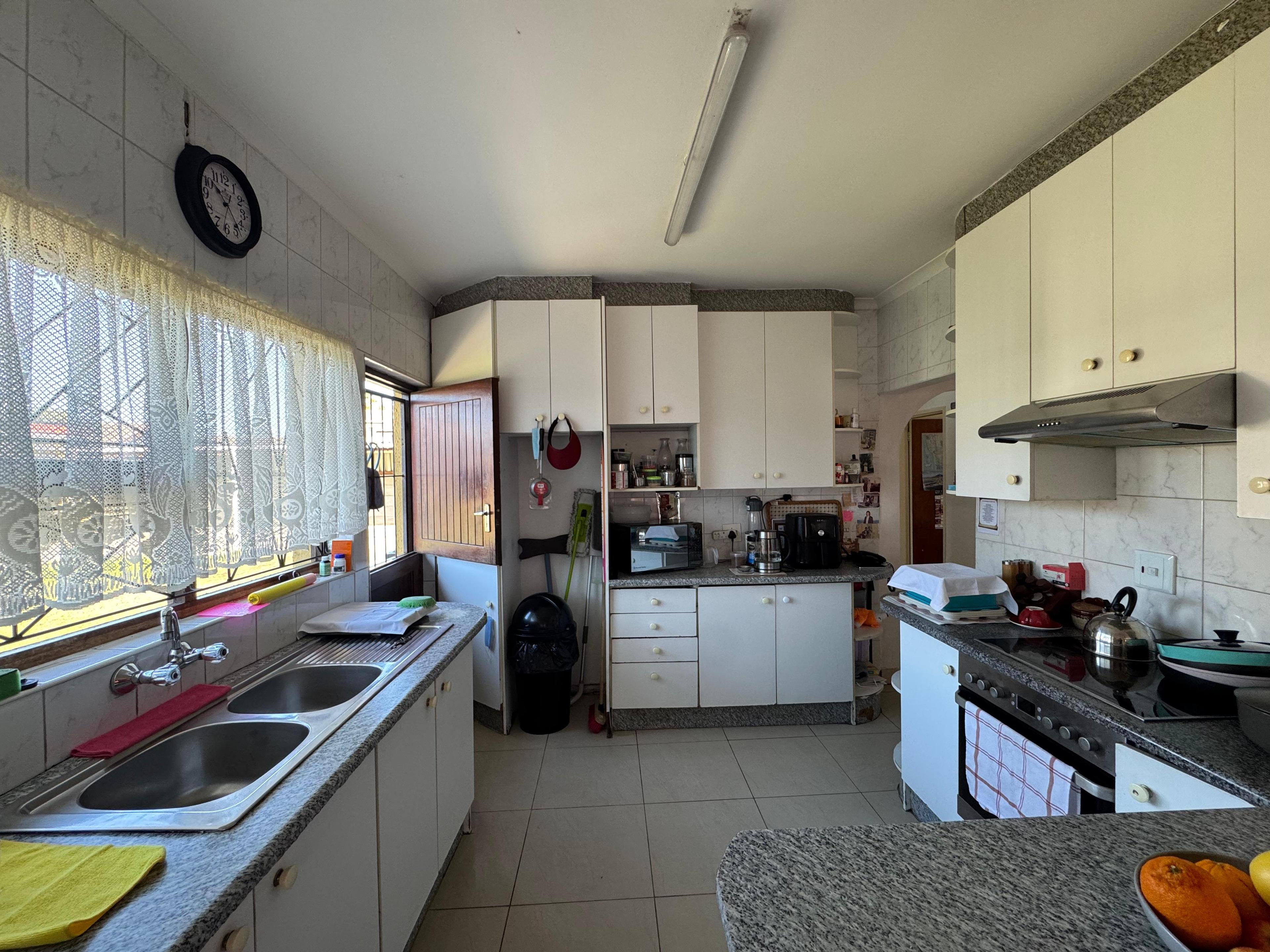 Image 2 of 6