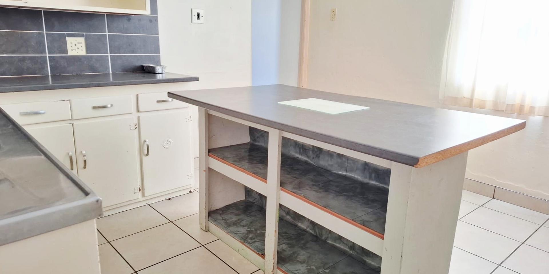 Image 2 of 6